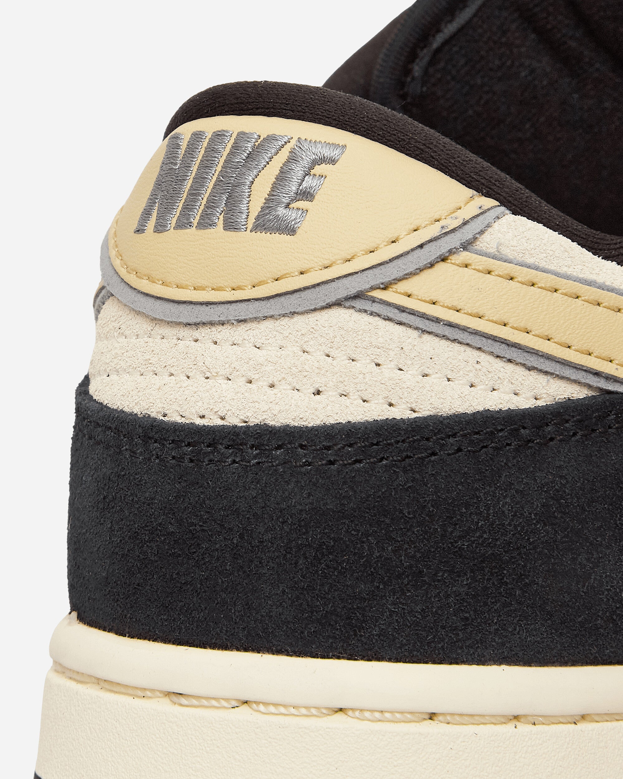 WMNS Dunk Low LX Sneakers Black / Team Gold