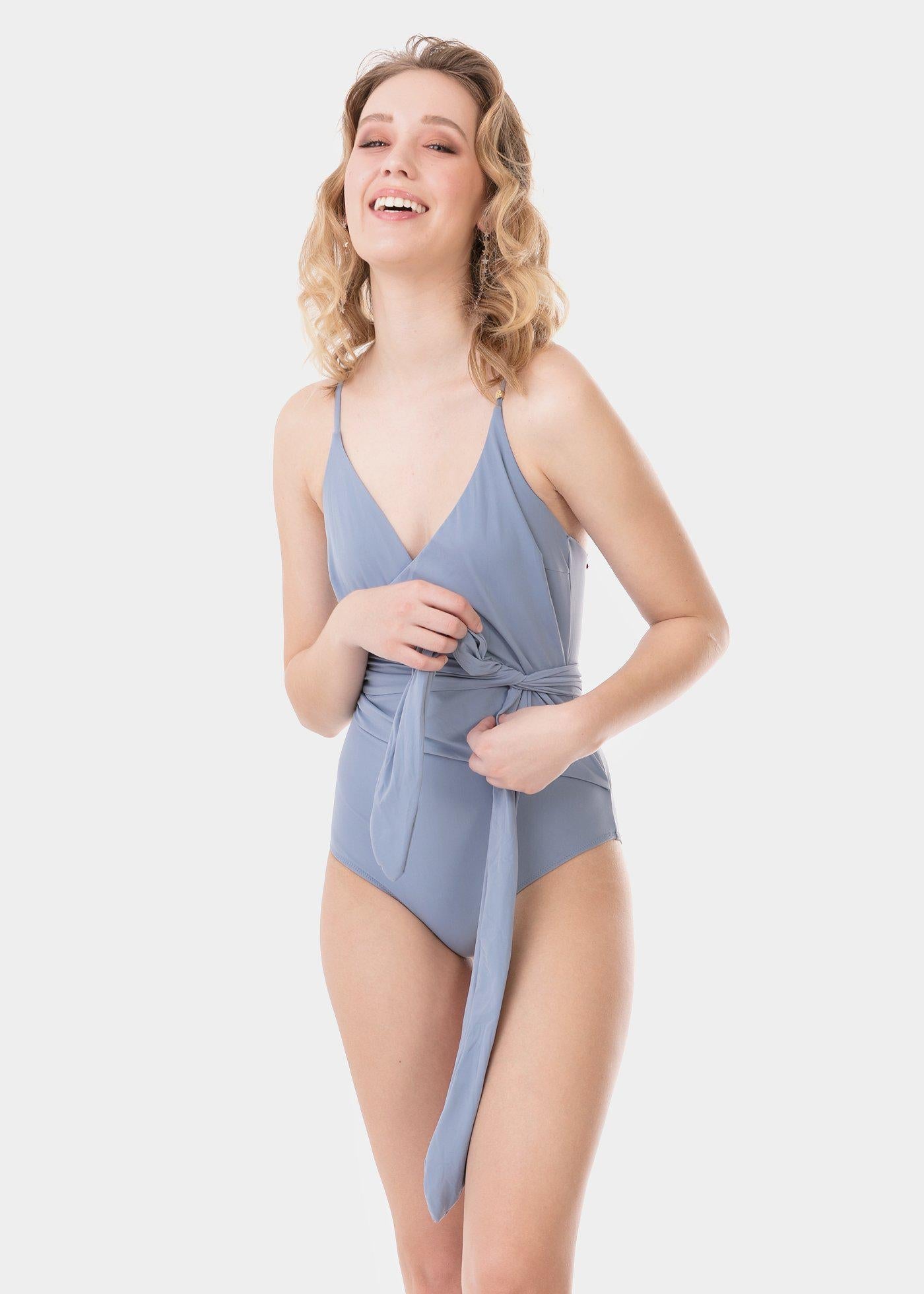 Costume intero con fiocco azzurro