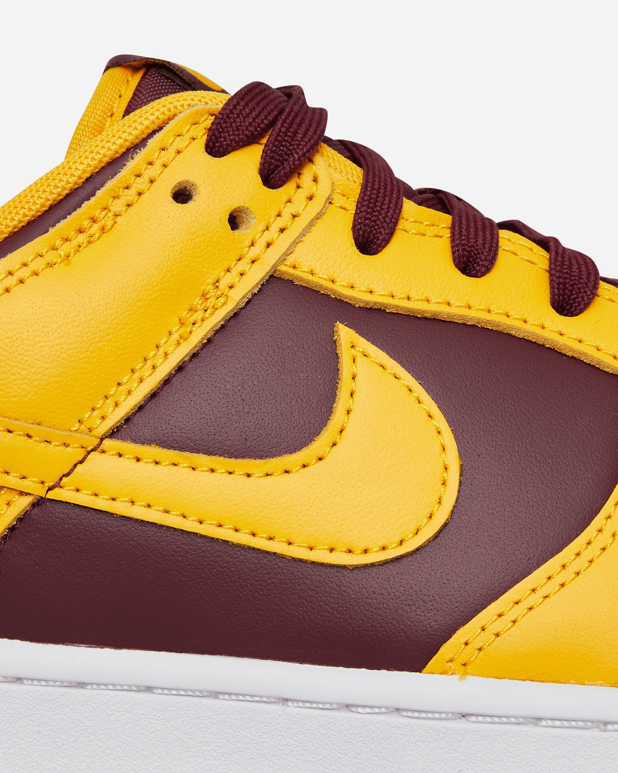 Dunk Low Retro Sneakers University Gold / Deep Maroon