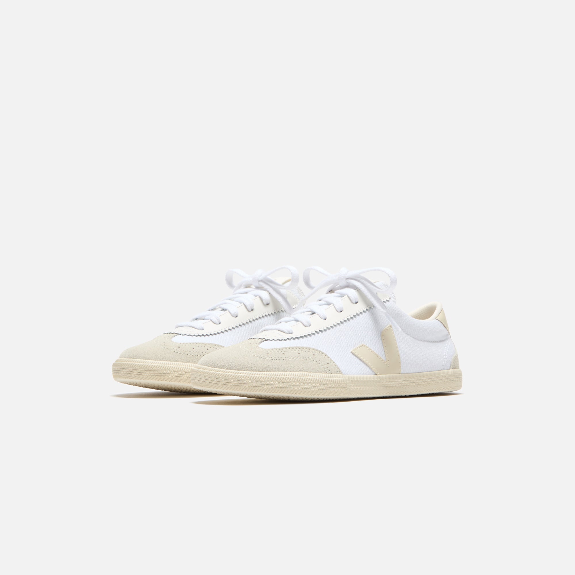 Veja WMNS Volley - White Pierre