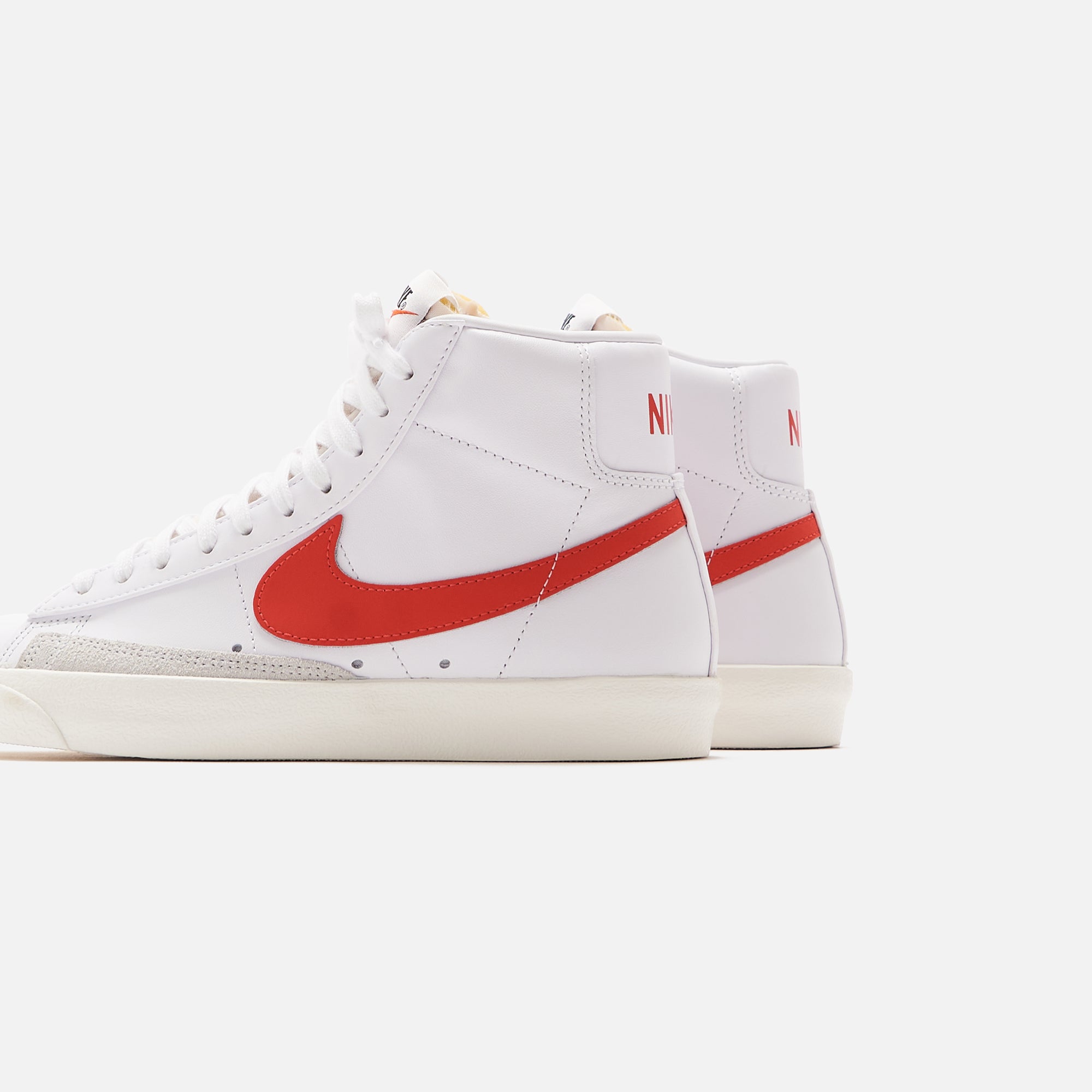 Nike WMNS Blazer Mid '77 - White / Habanero Red / Sail