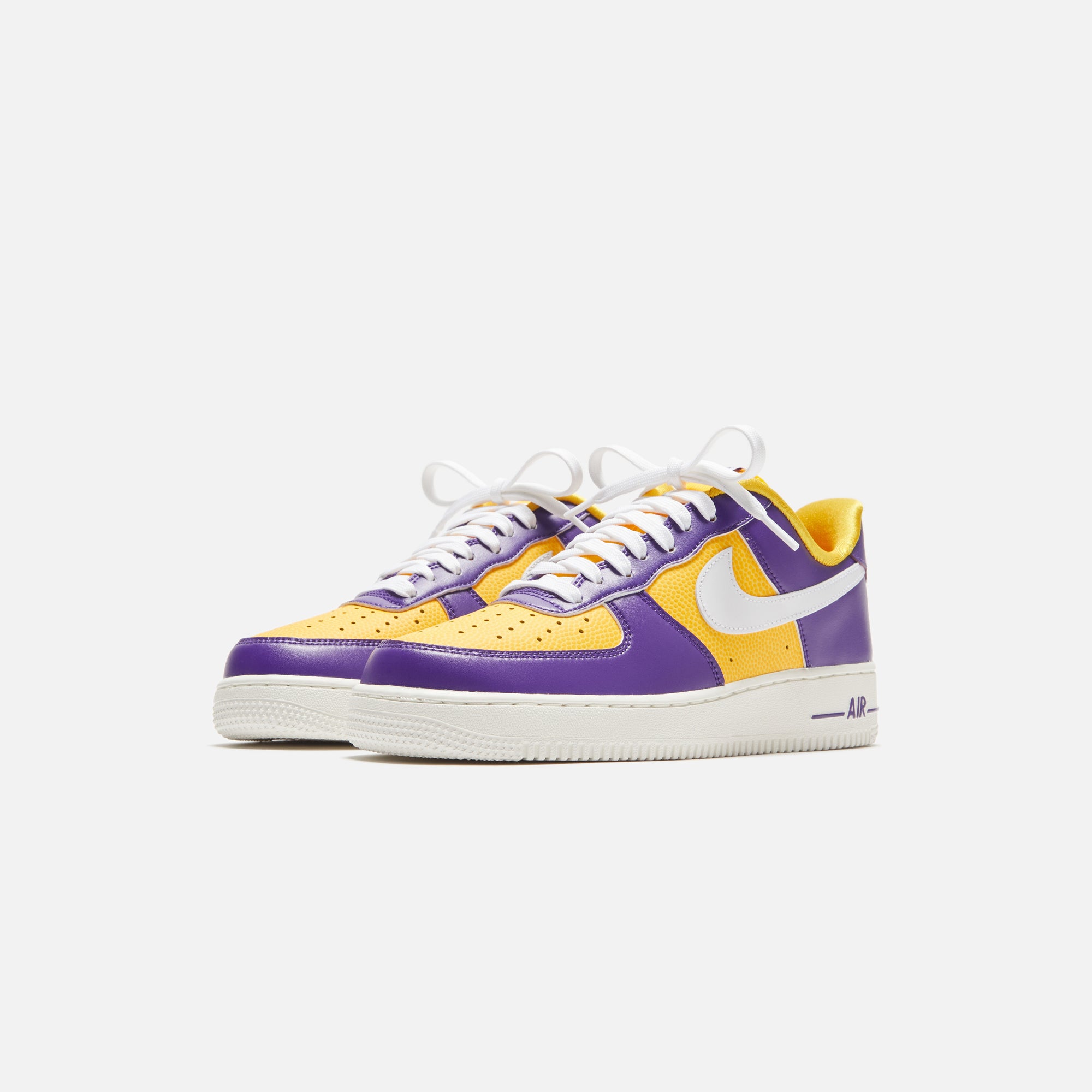 Nike WMNS Air Force 1 '07 SE - Court Purple / White / University