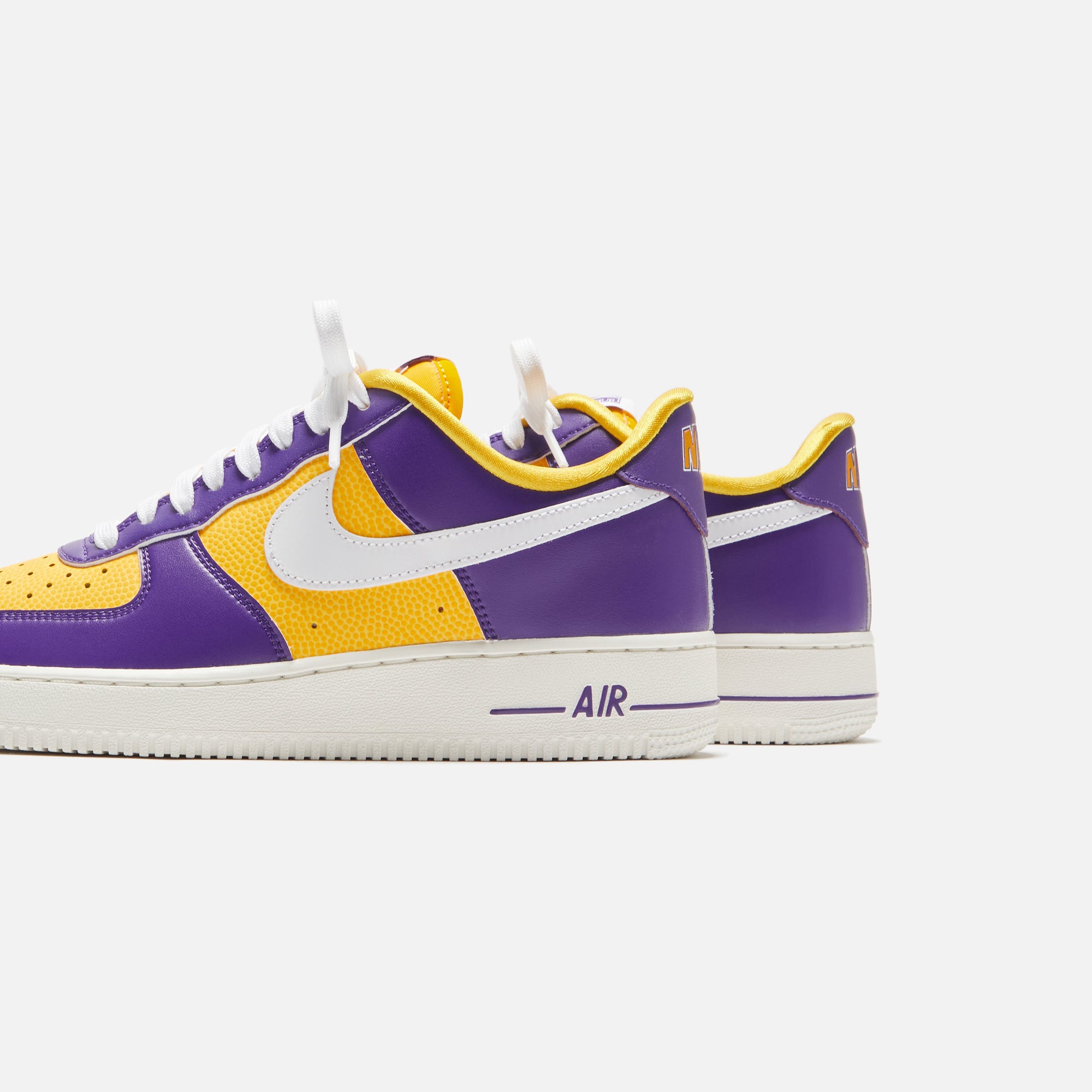 Nike WMNS Air Force 1 '07 SE - Court Purple / White / University