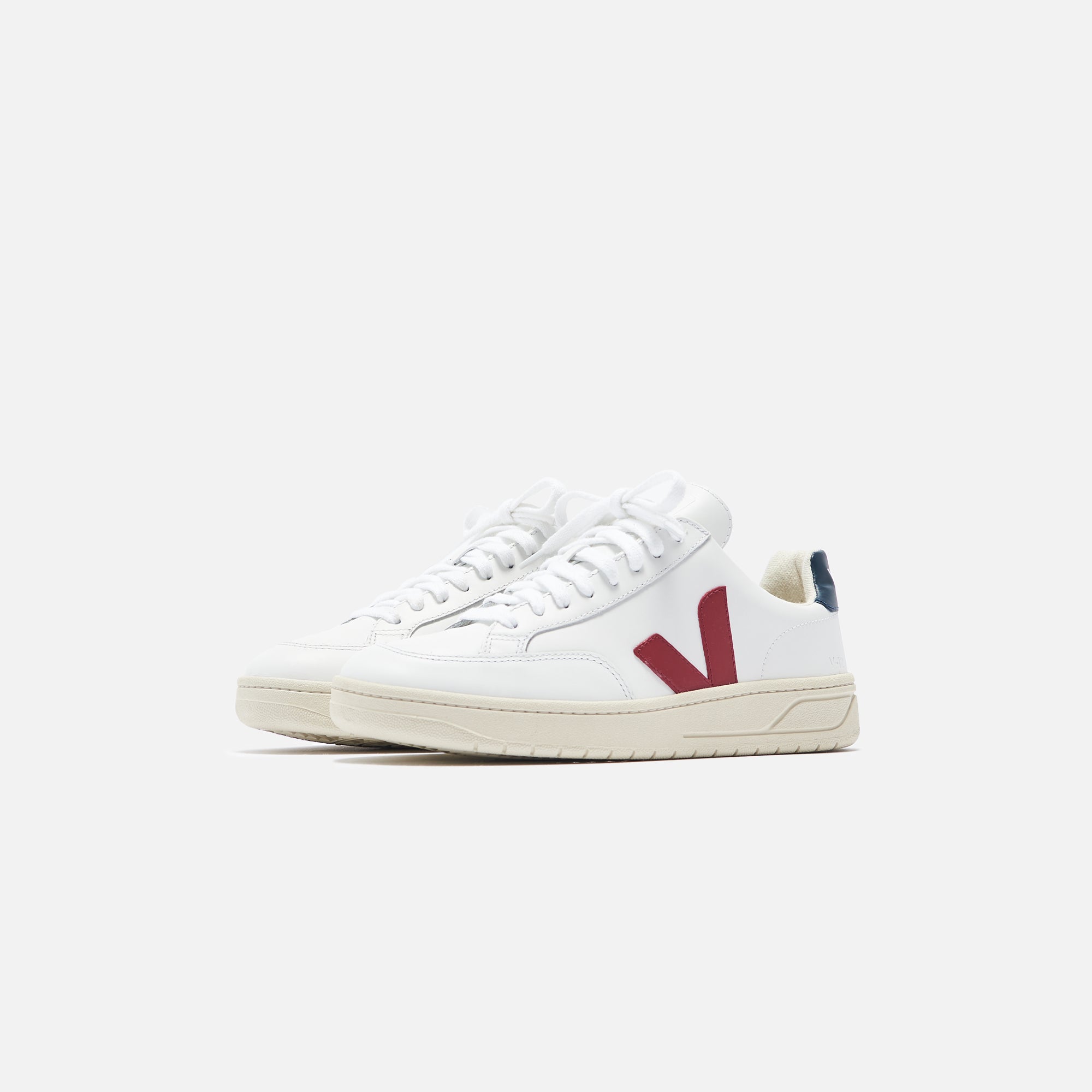 Veja V-12 - Extra White / Marsala / Nautico