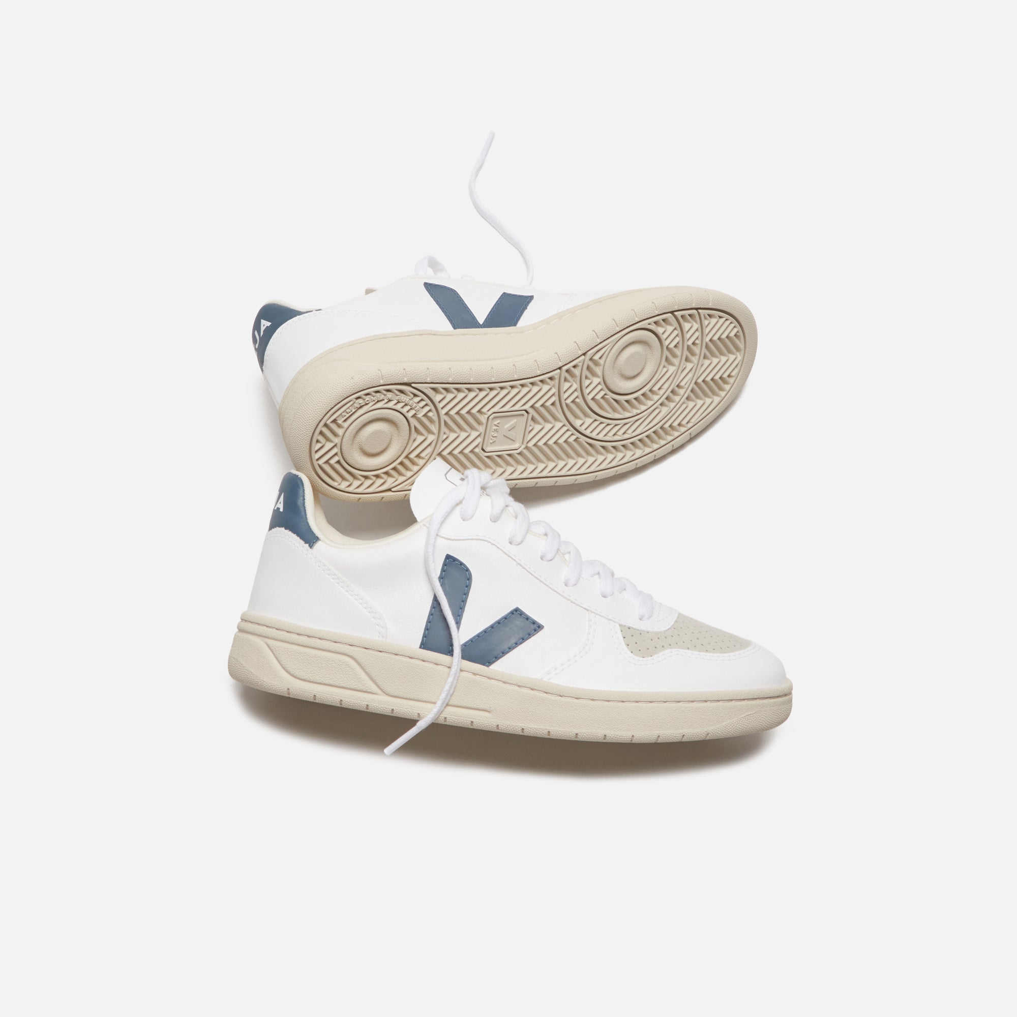 Veja V10 - White California