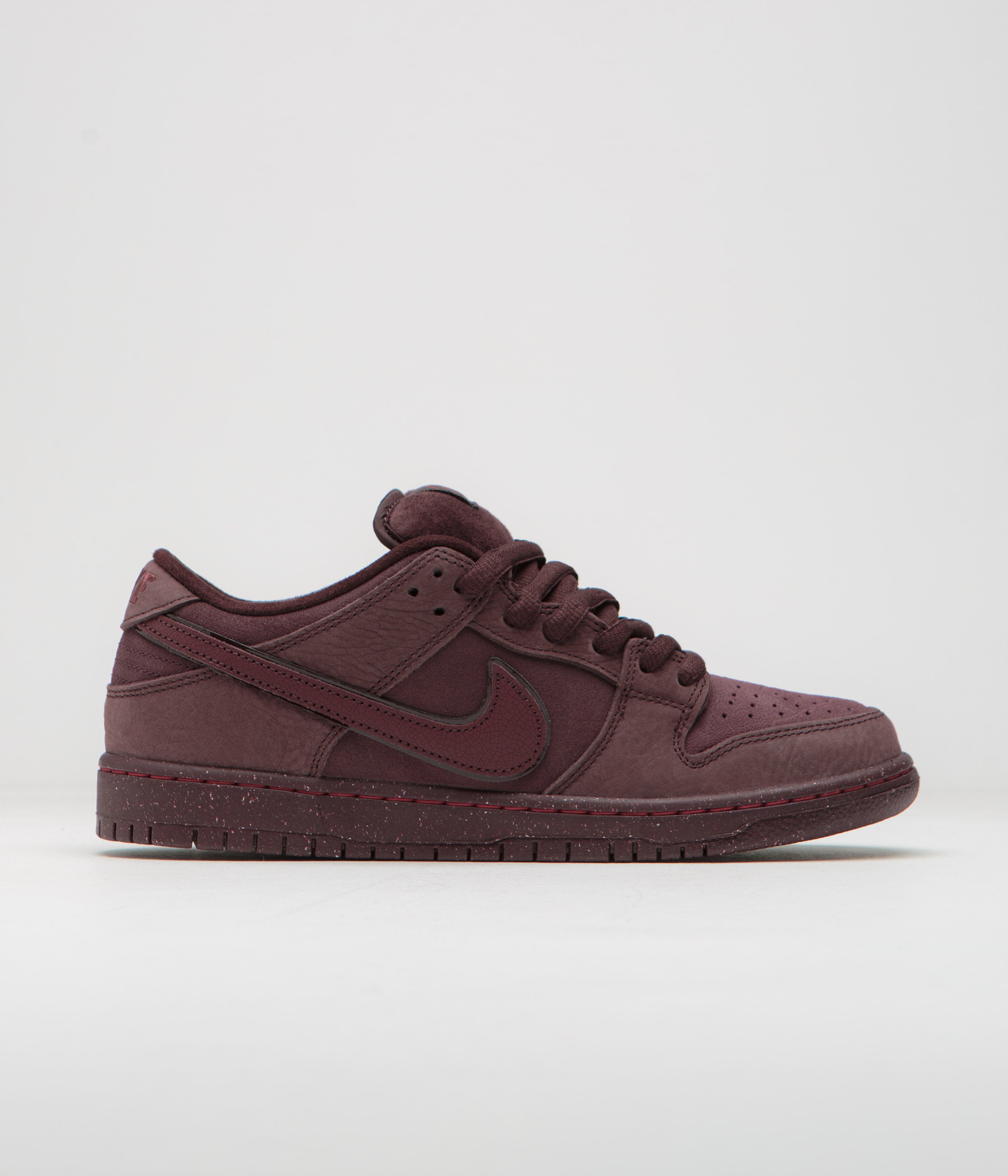 Nike SB Dunk Low Premium Shoes - Burgundy Crush / Dark Team Red - Earth