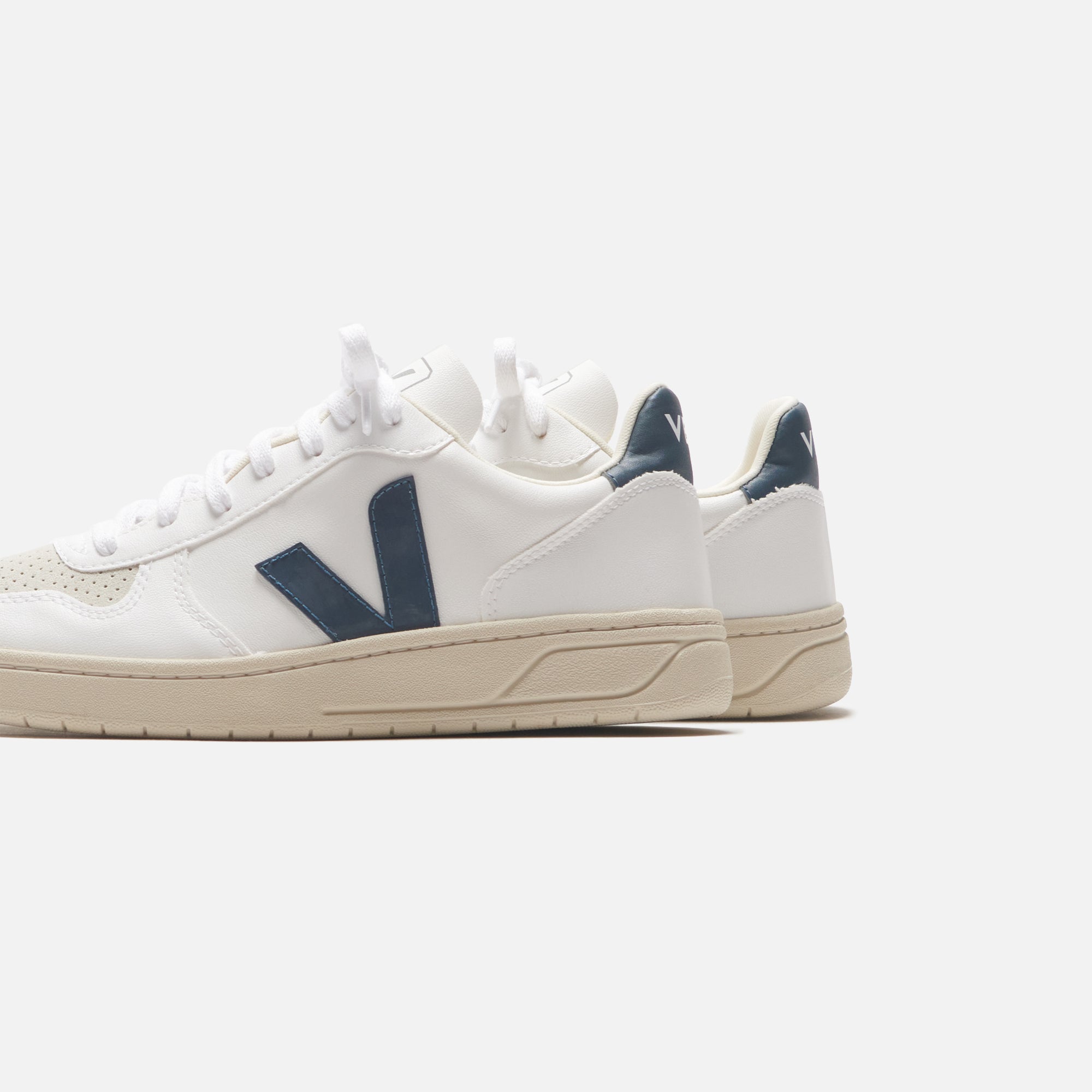 Veja V10 - White California