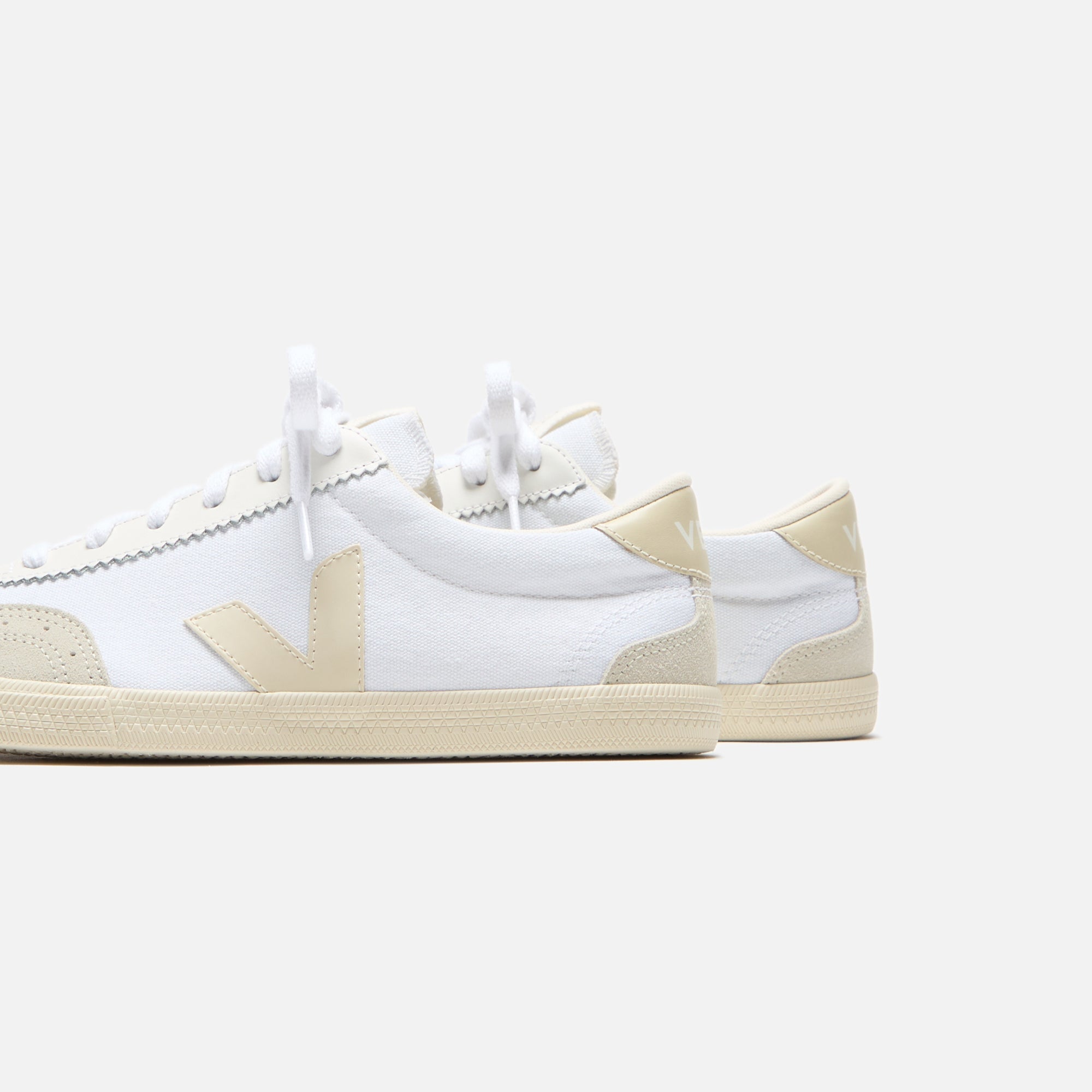 Veja WMNS Volley - White Pierre