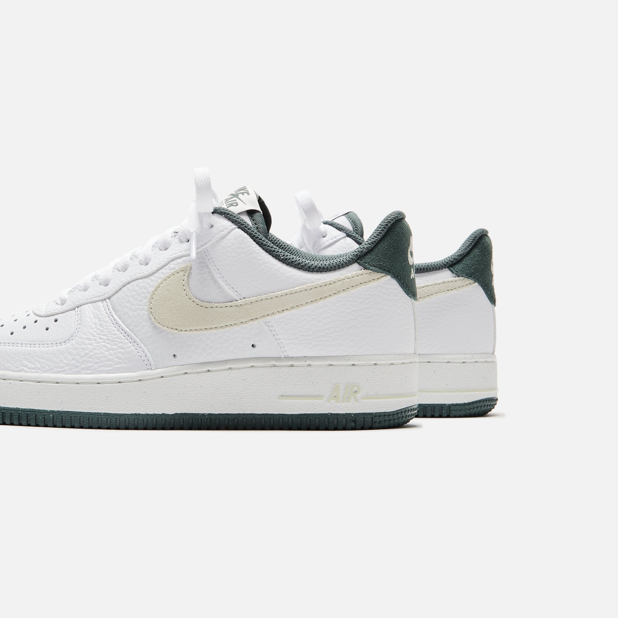 Nike Air Force 1 07 LV8 - White / Sea Glass/ Vintage Green