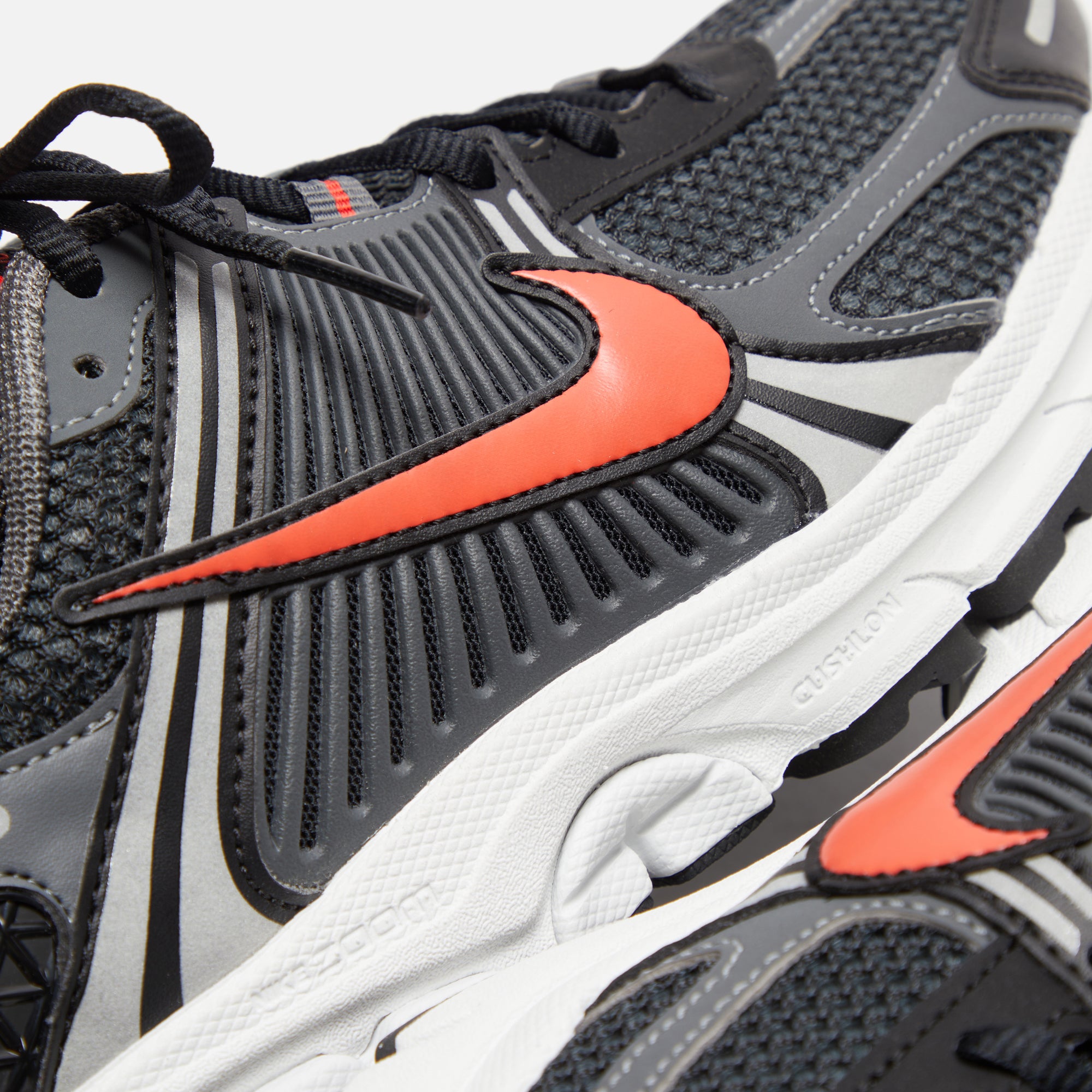 Nike Zoom Vomero 5 - Black / Picante Red / Iron Grey / Summit White