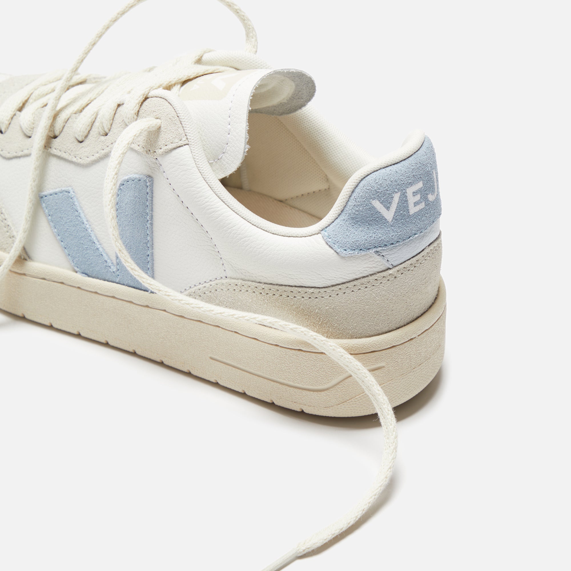 Veja V-90 - Extra White / Steel