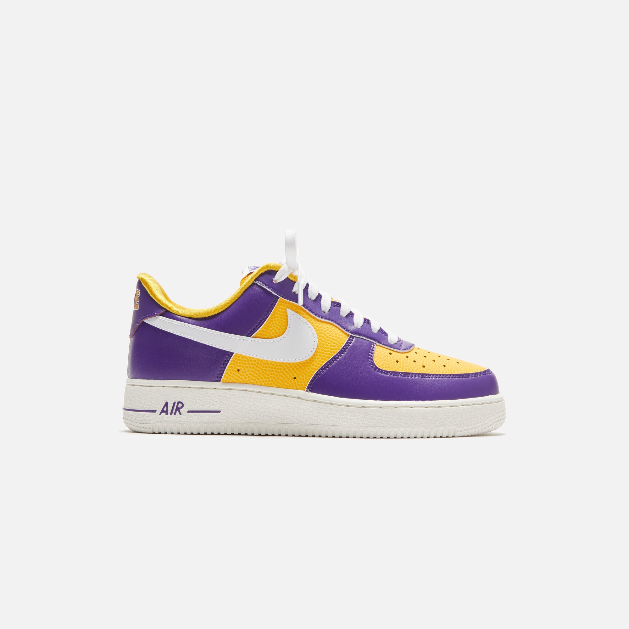 Nike WMNS Air Force 1 '07 SE - Court Purple / White / University