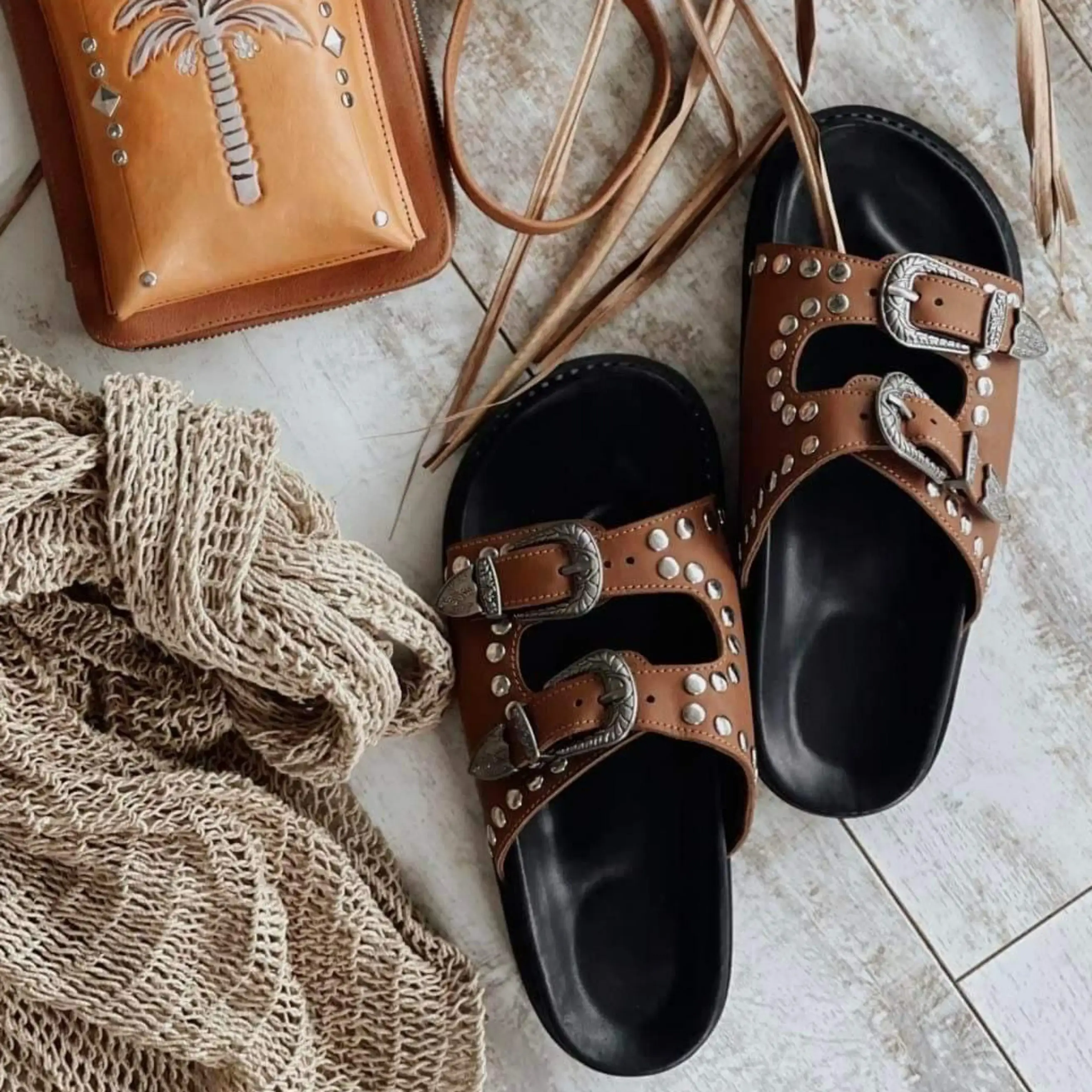 The Outlaw Sandals - Tan + Black