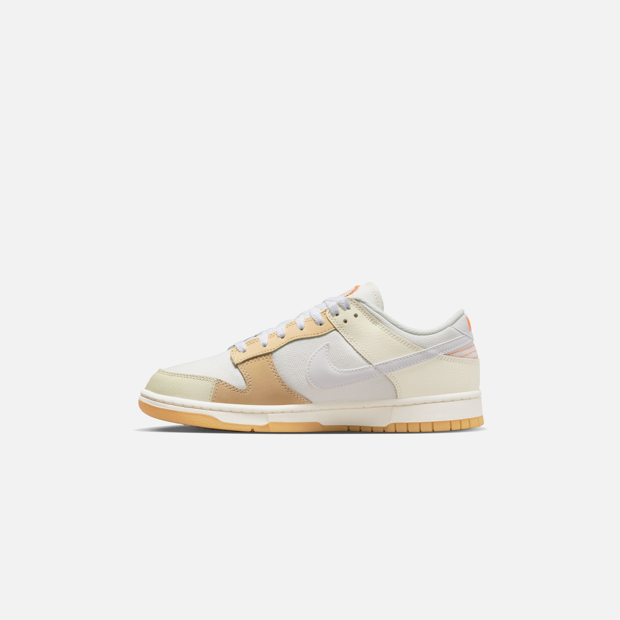 Nike Dunk Low SE - White / Sail / White / Sanddrift