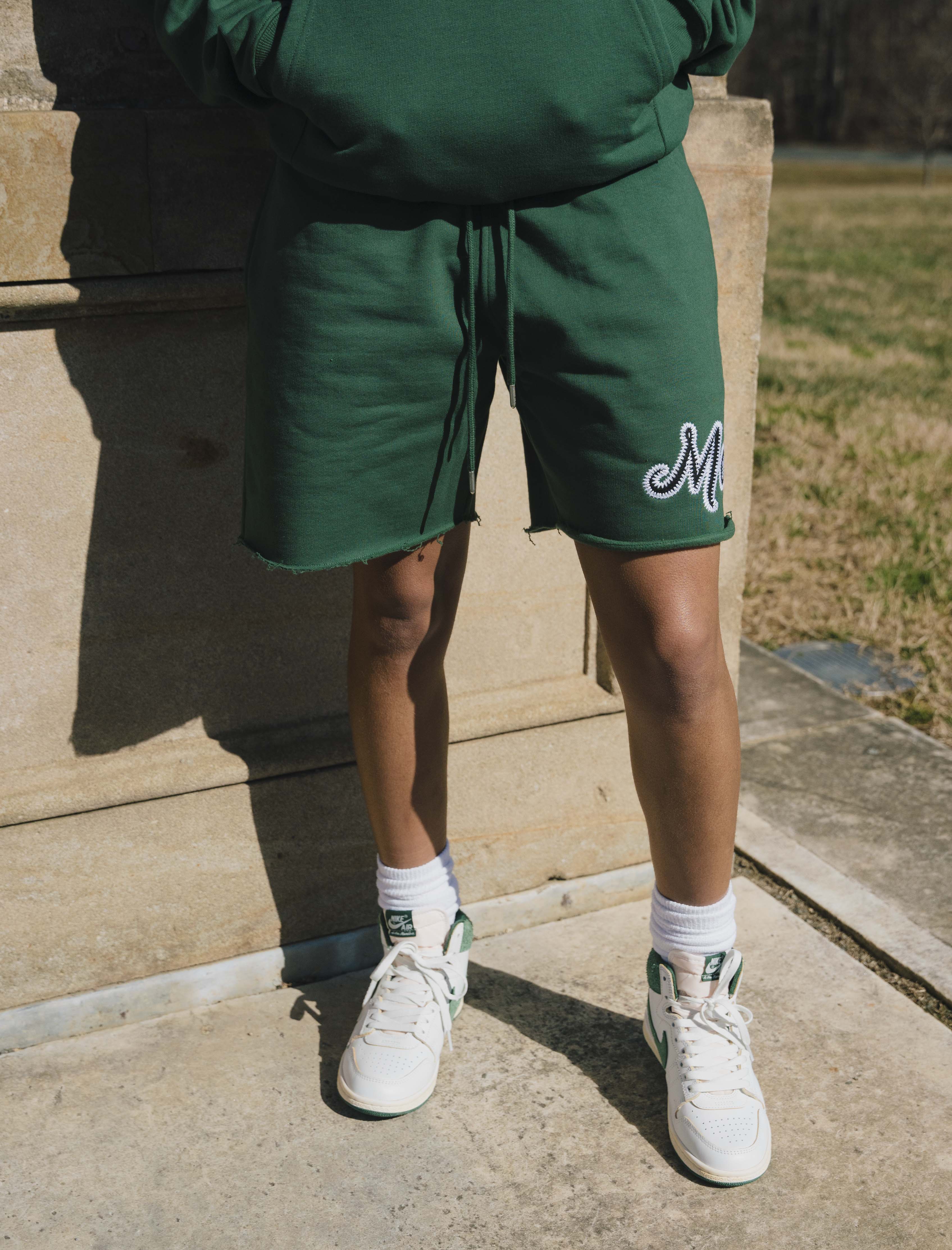 AMM CURSIVE SWEATSHORT