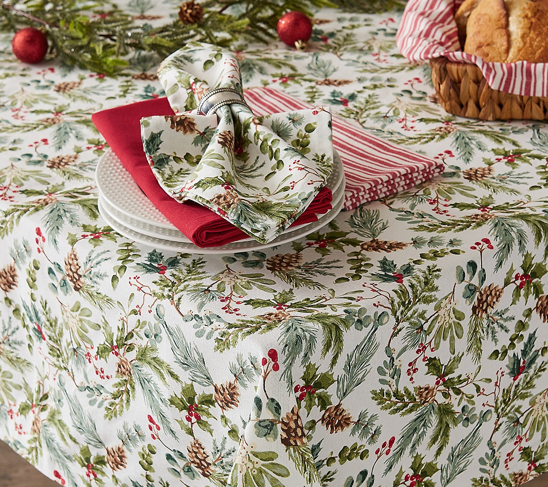 Design Imports Heritage Holiday Sprigs Tablecloth 52