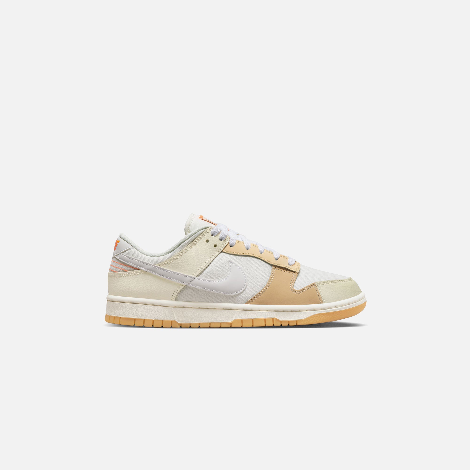 Nike Dunk Low SE - White / Sail / White / Sanddrift