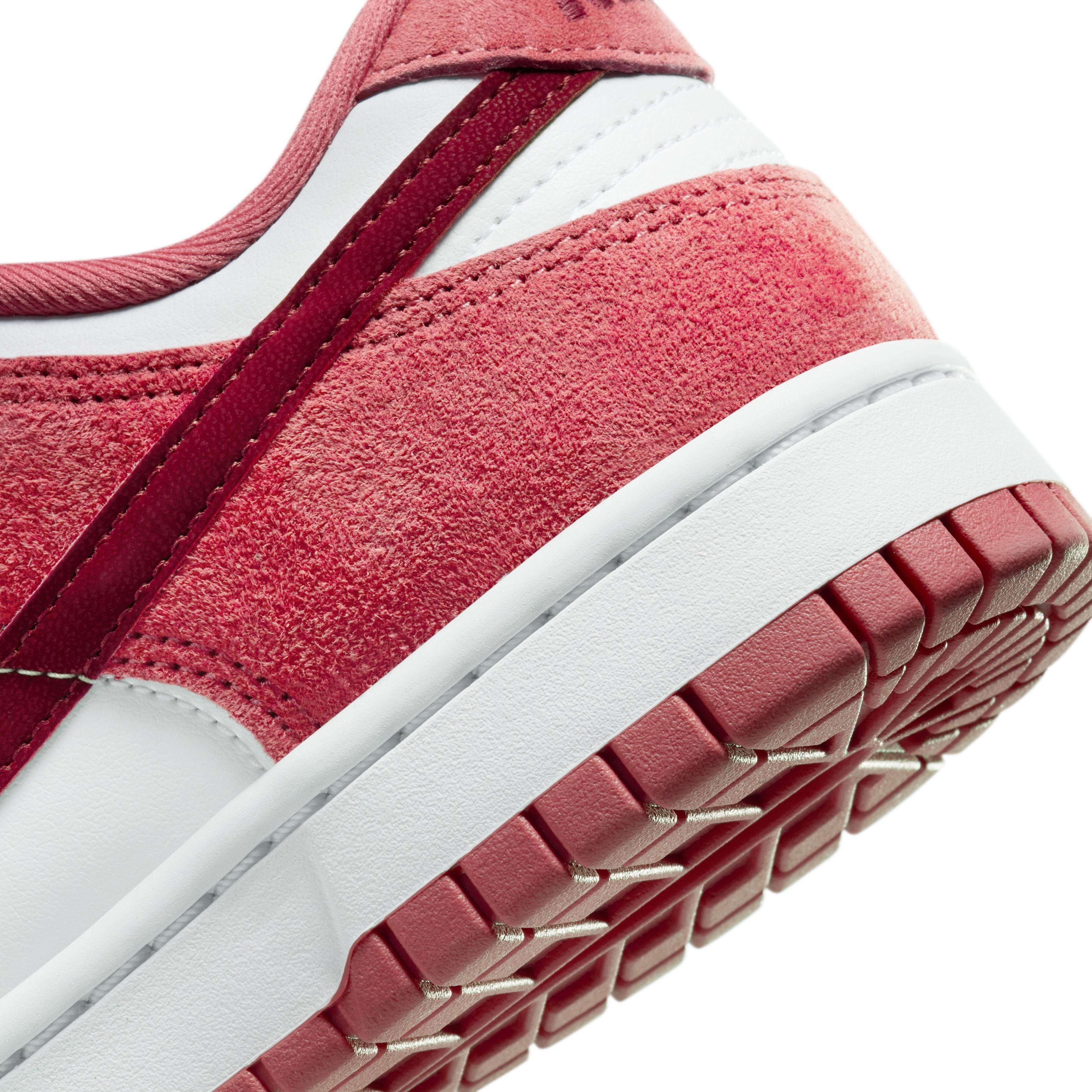 Wmns Dunk Low 'Valentine’s Day'