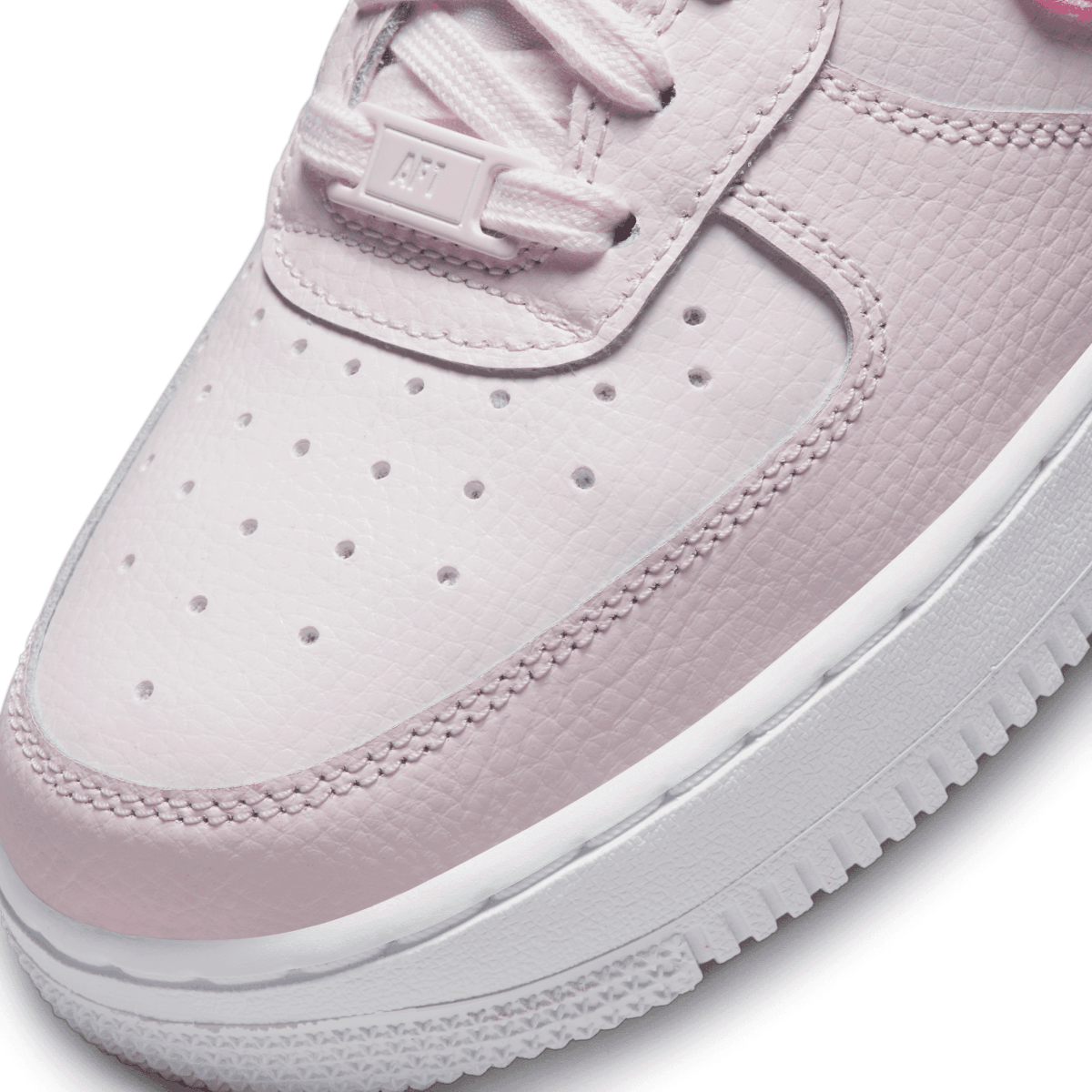 Wmns Air Force 1 'Paisely Pink'