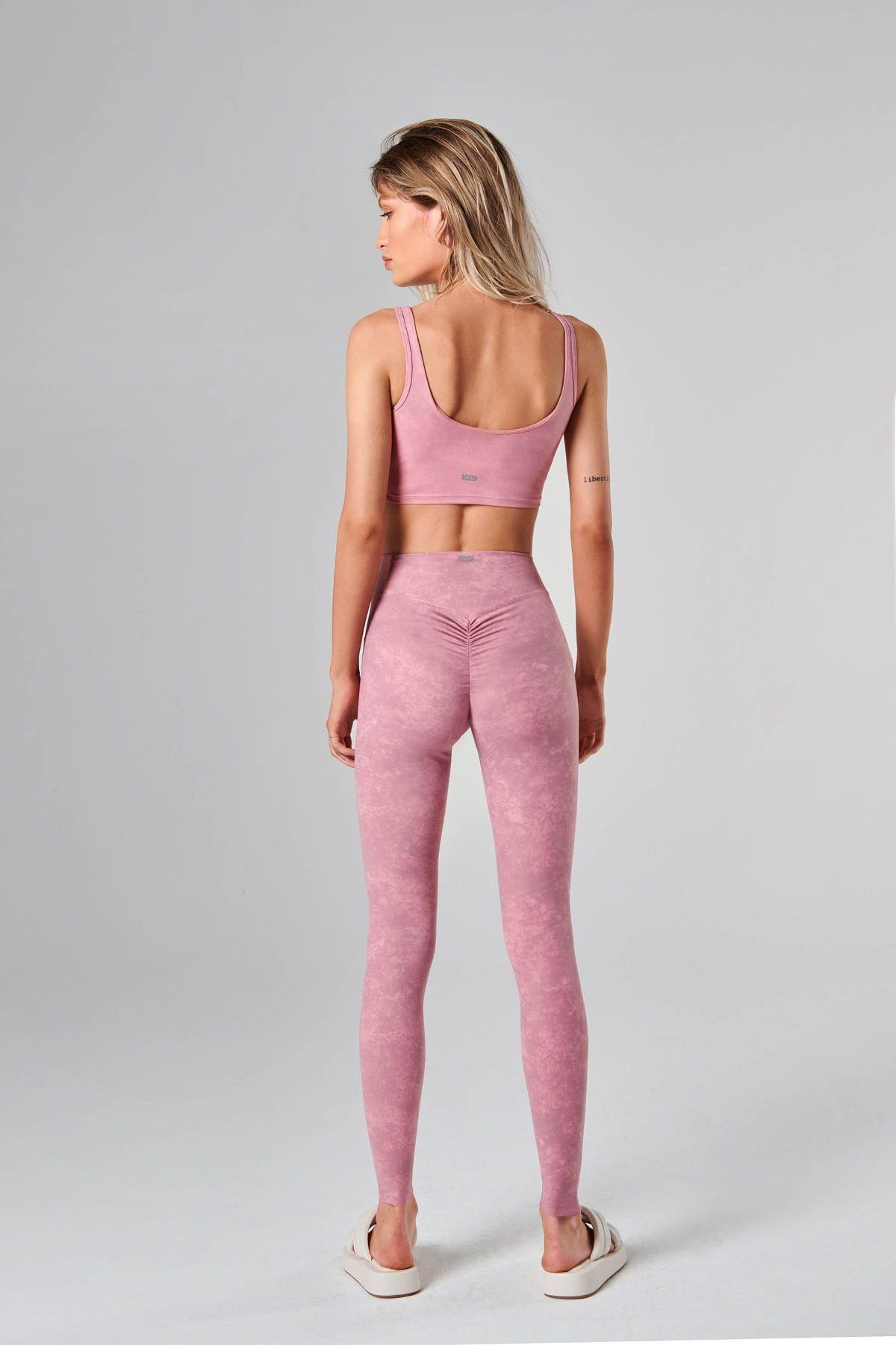Snow Acid Wash Full Length Legging With Ruched Sculpt Back