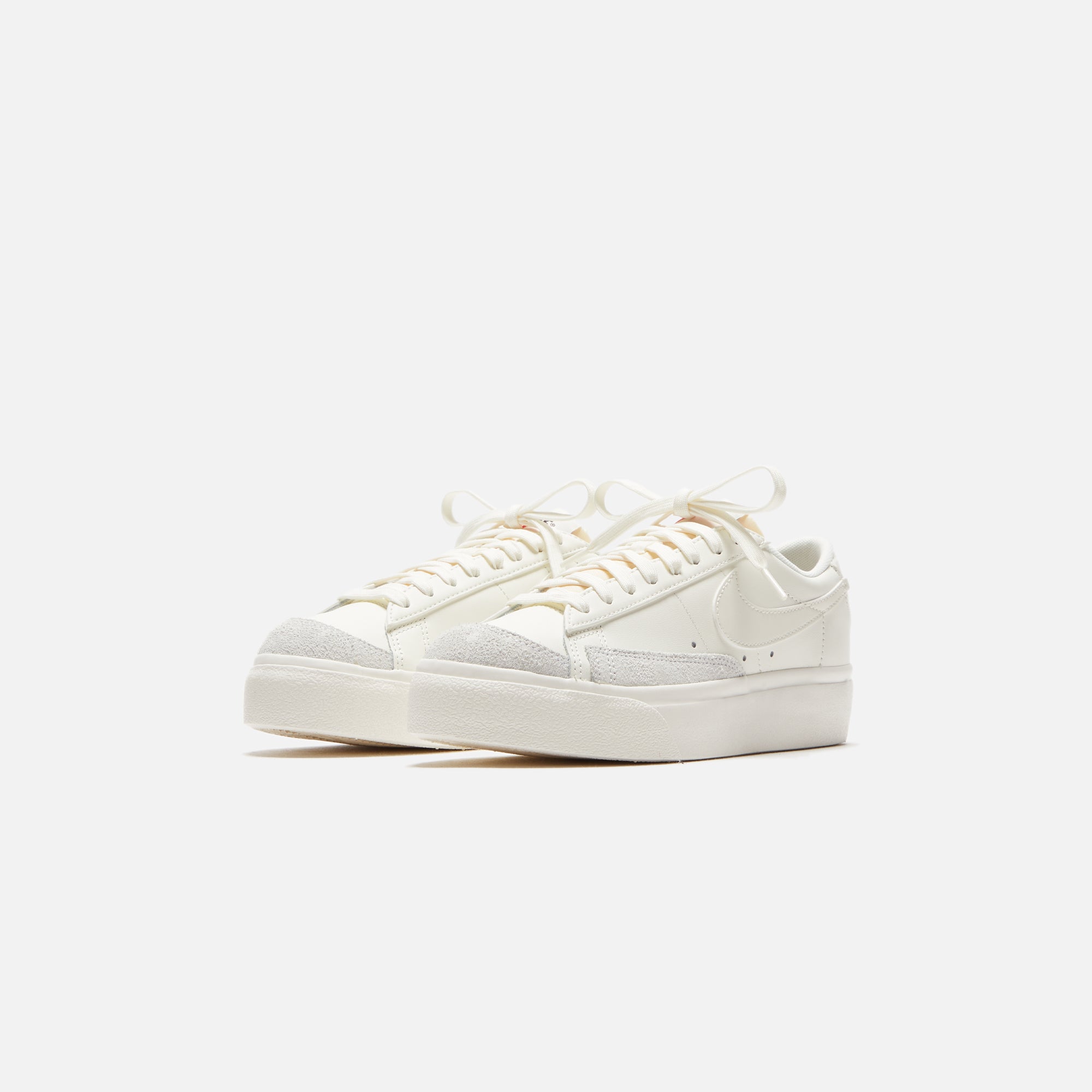 Nike WMNS Blazer Low Platform - Sail / Black