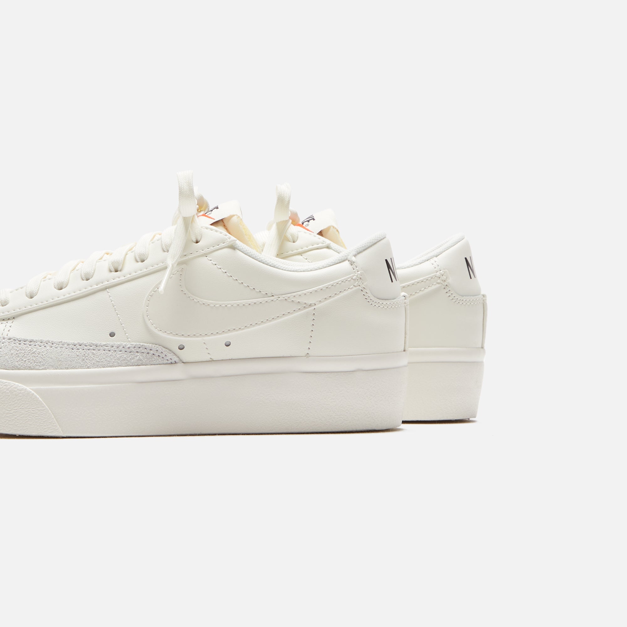 Nike WMNS Blazer Low Platform - Sail / Black