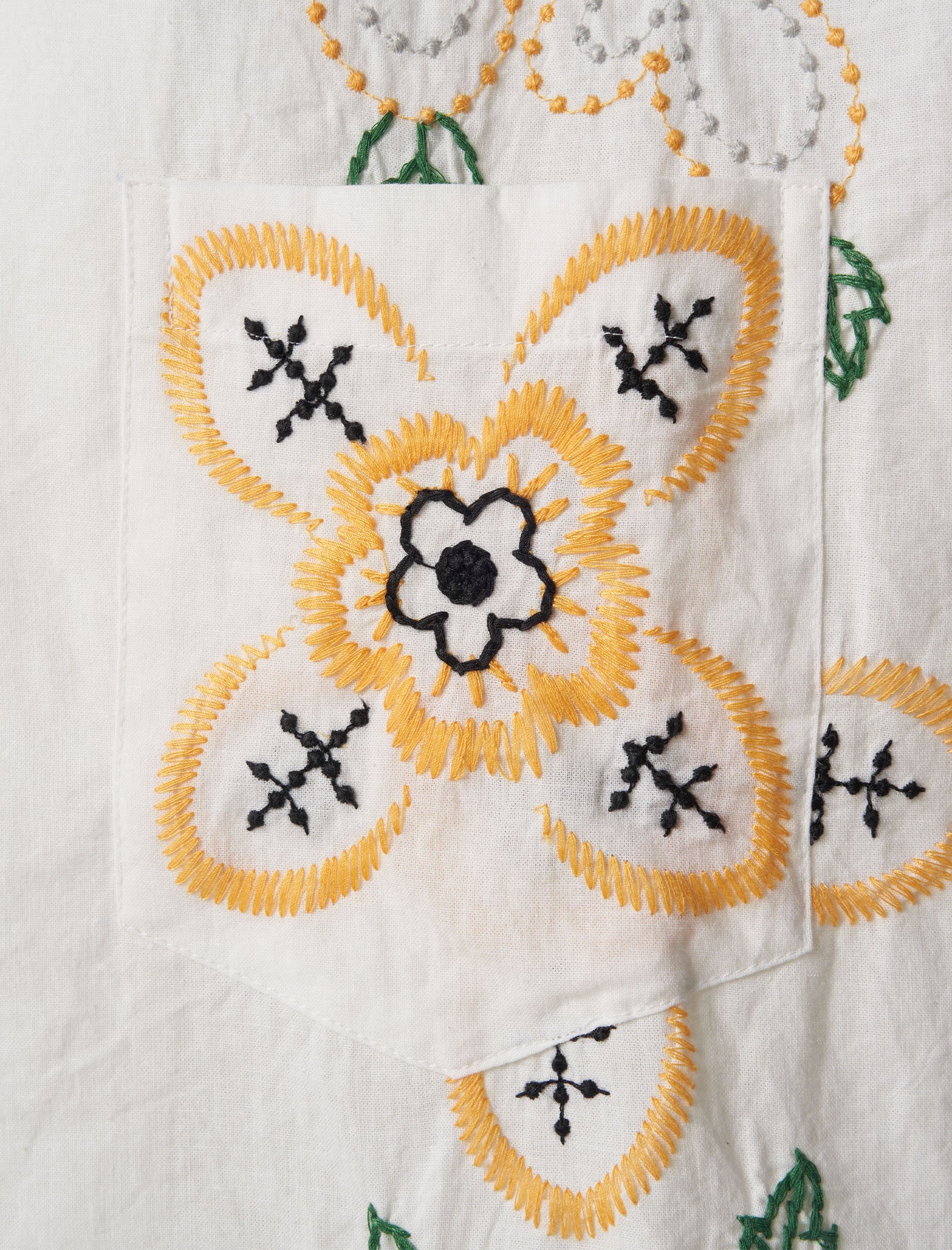 EMBROIDERED BUTTERCUP SHORT SLEEVE SHIRT