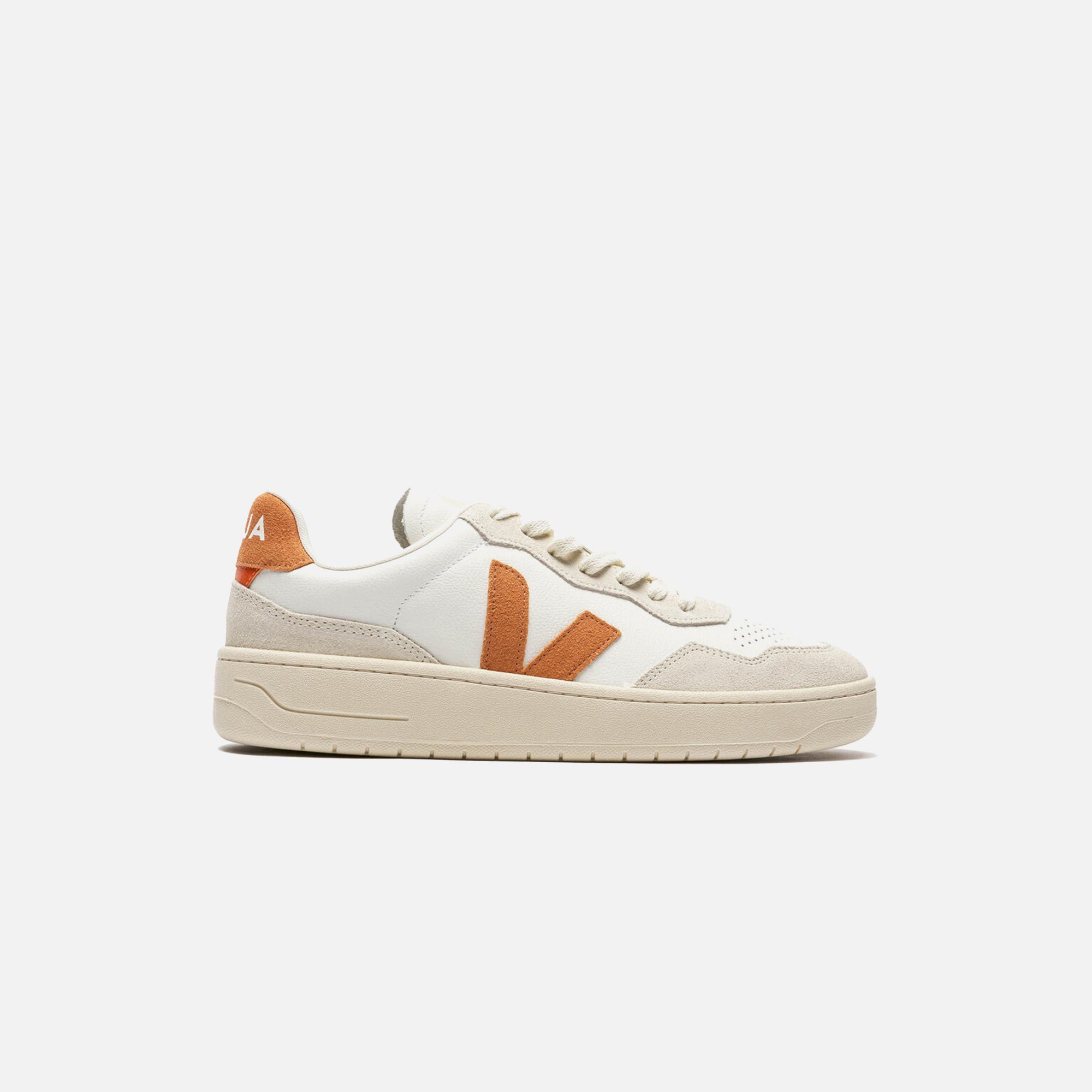 Veja V-90 - Extra White / Umber