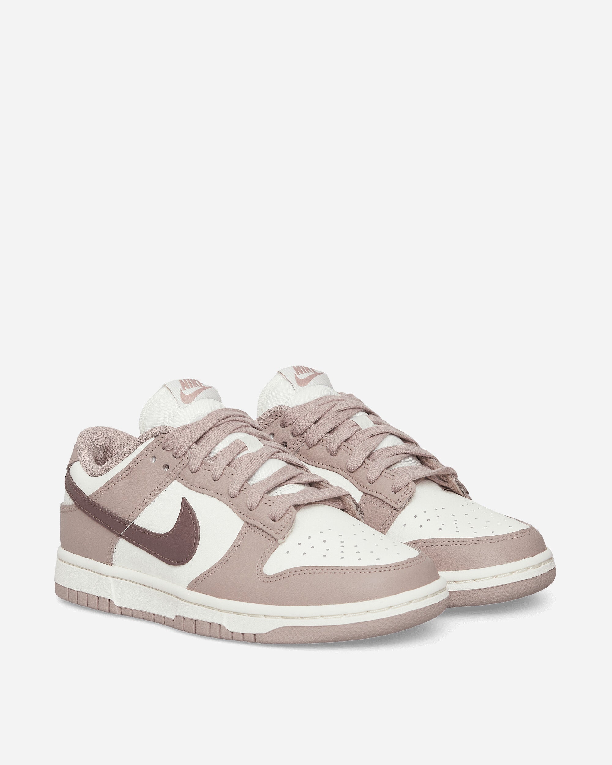 WMNS Dunk Low Retro Sneakers Sail / Plum Eclipse