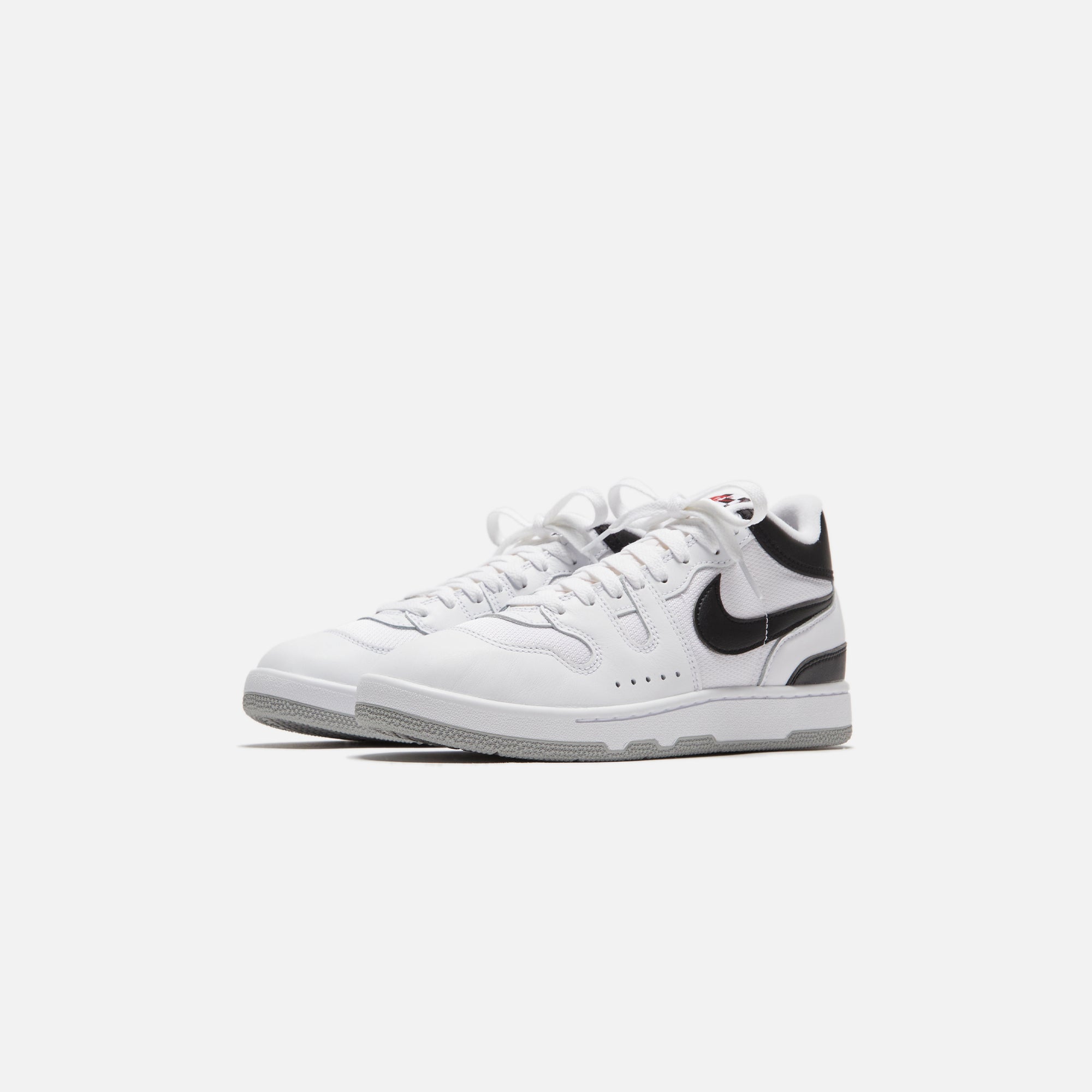 Nike Attack QS SP - White / Black