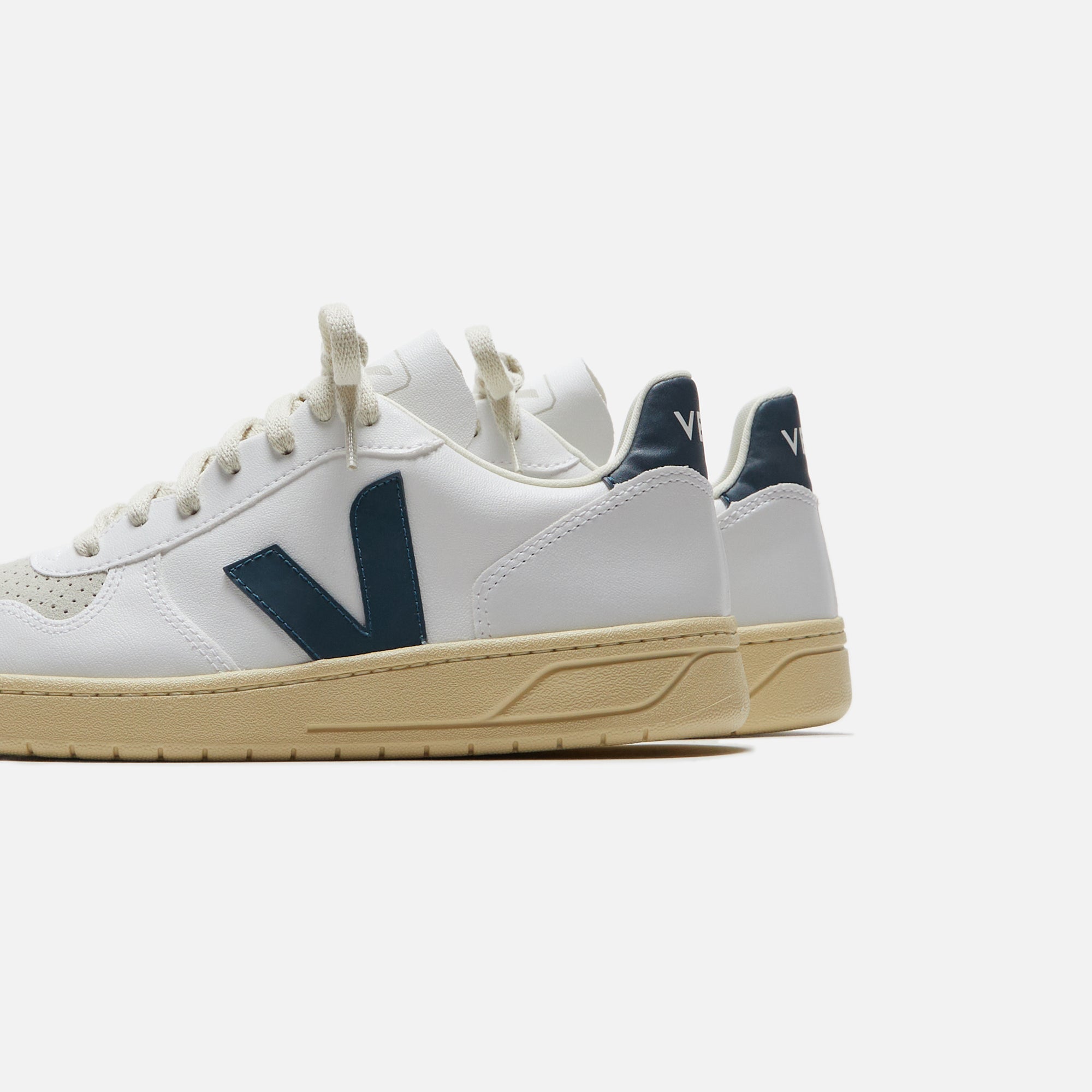 Veja V-10 C.W.L. - White California