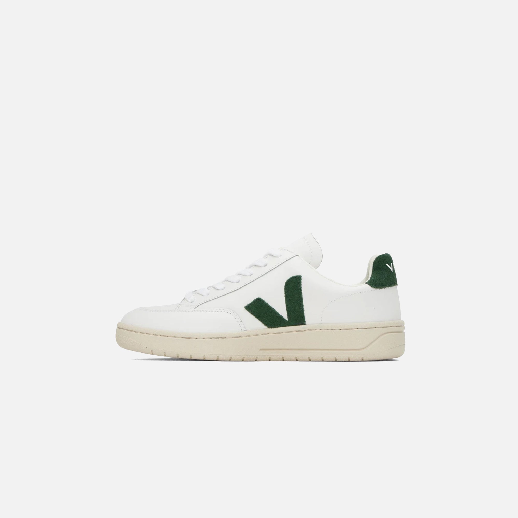 Veja V-12 - Extra White / Cyprus