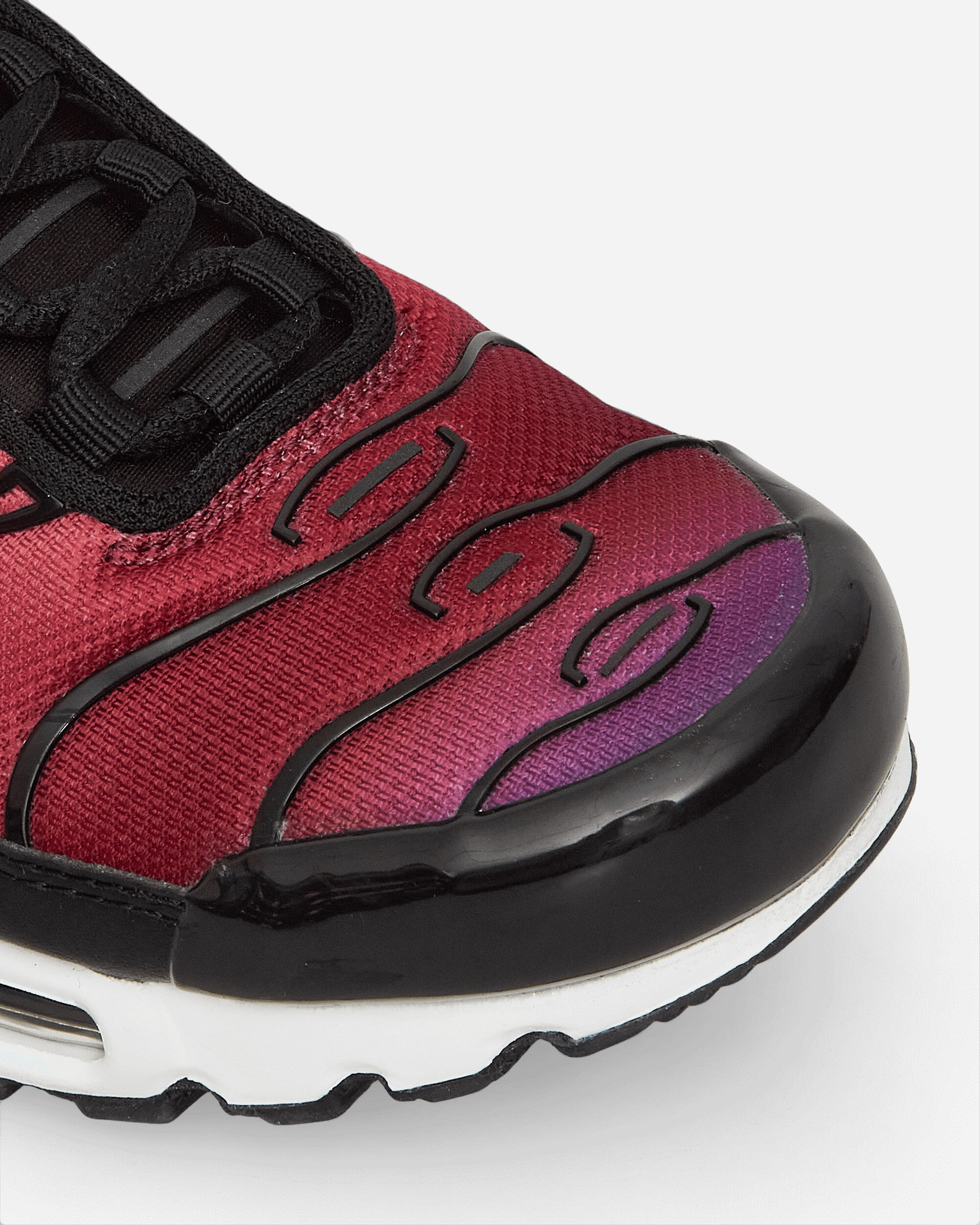 WMNS Air Max Plus Sneakers Black / Viotech / Team Red