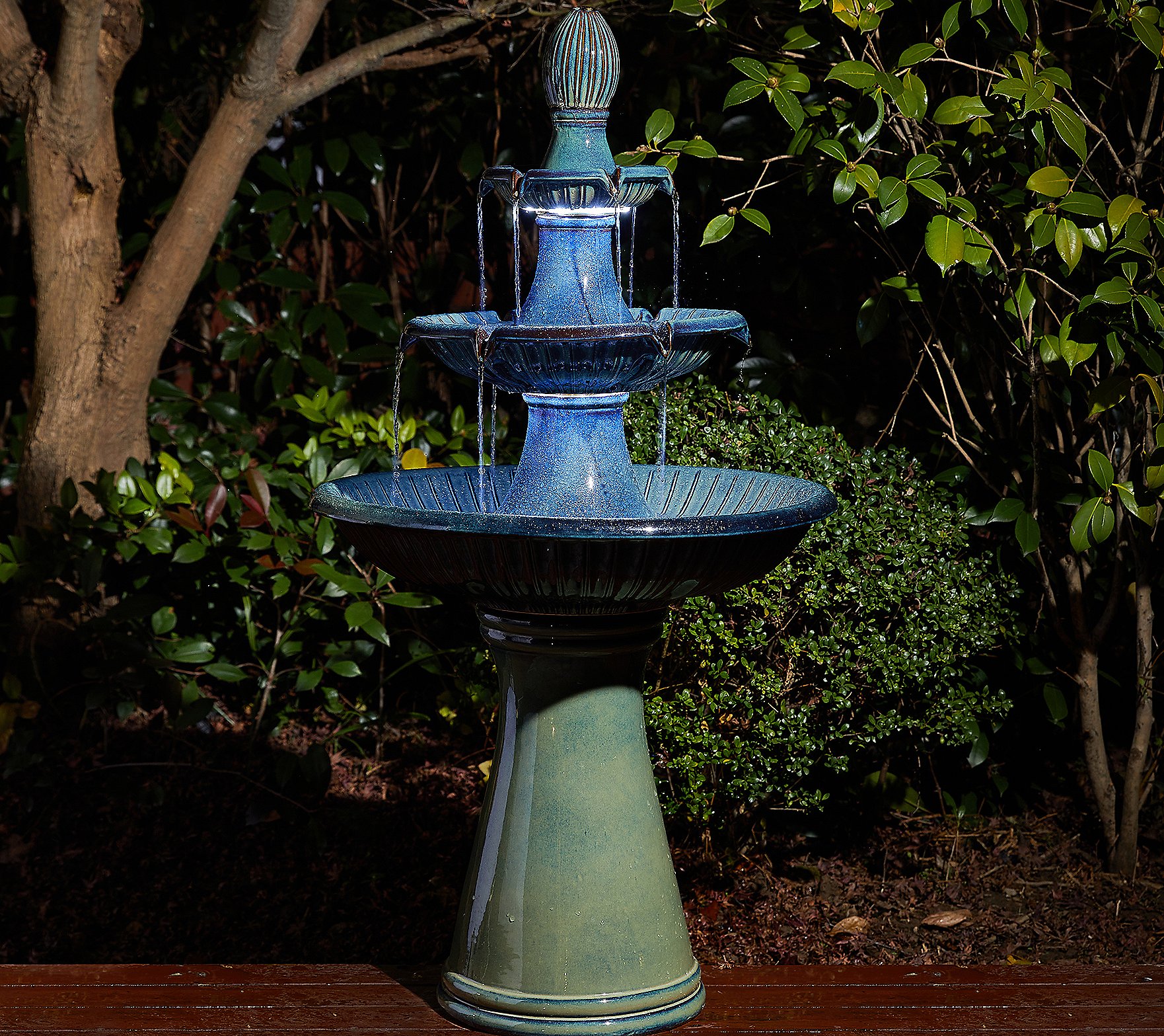 Glitzhome LED Lighted 3-Tier Ceramic Outdoor Garden Fountain
