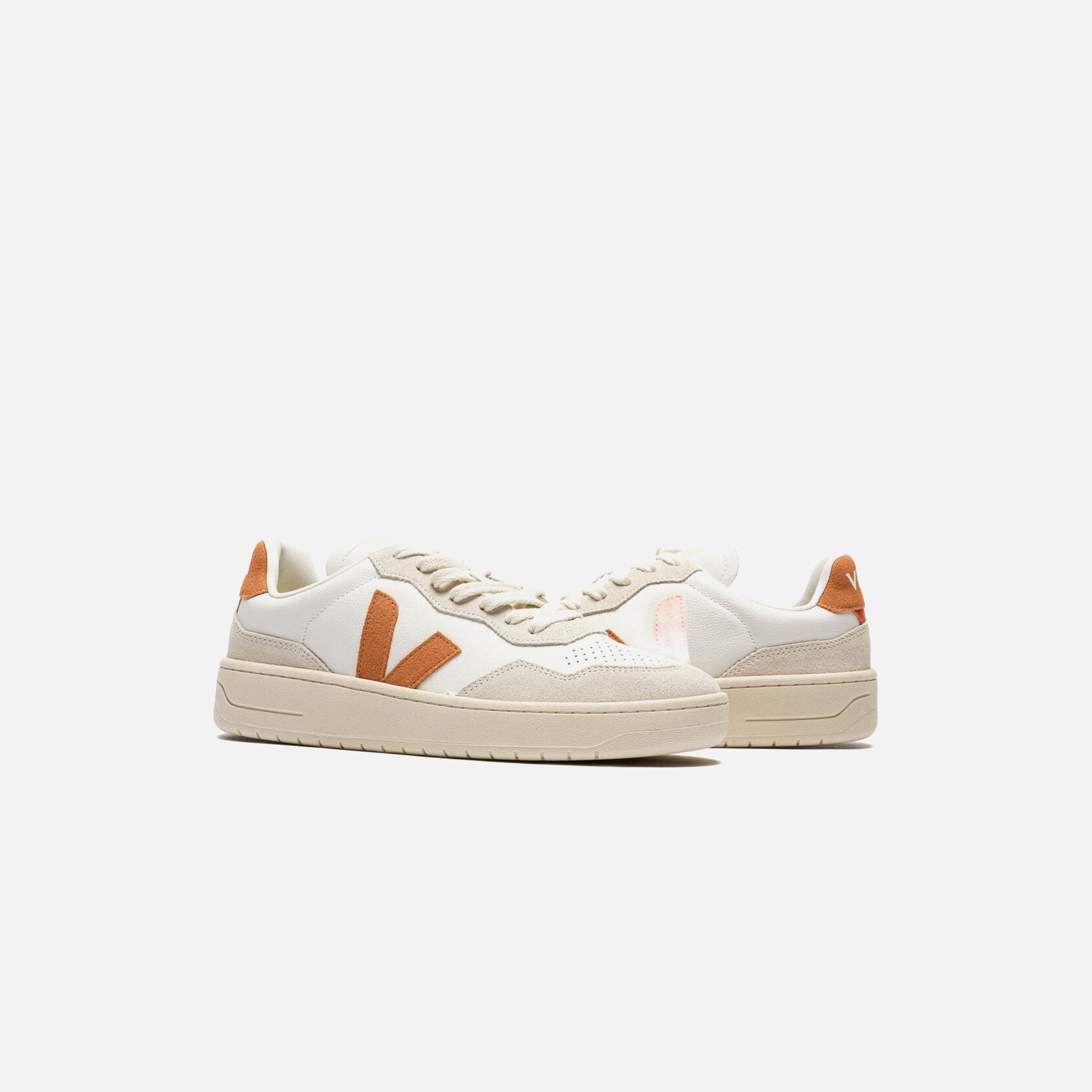 Veja V-90 - Extra White / Umber