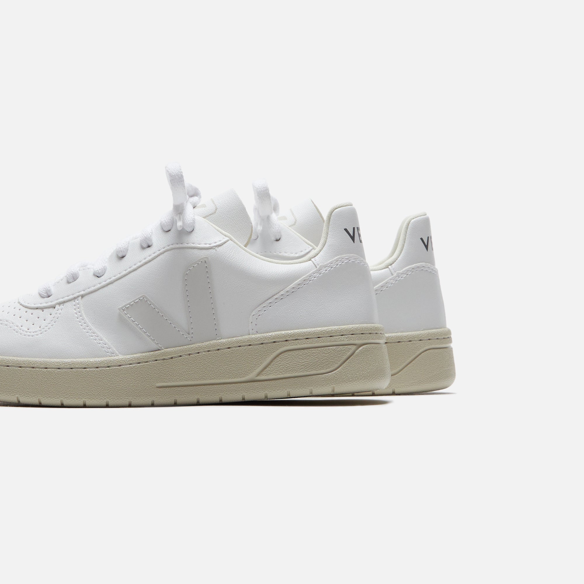 Veja V-10 C.W.L. - Extra White