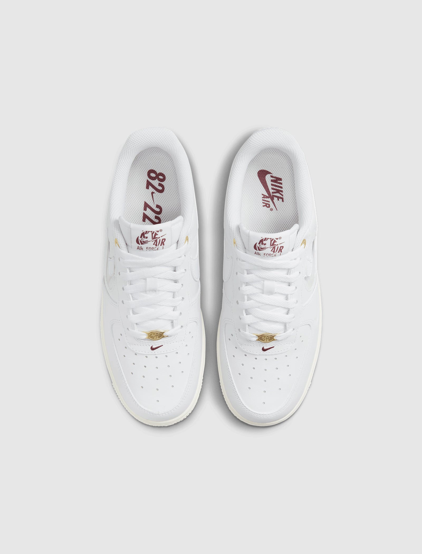 WOMEN'S AIR FORCE 1 '07 PRM LOW 