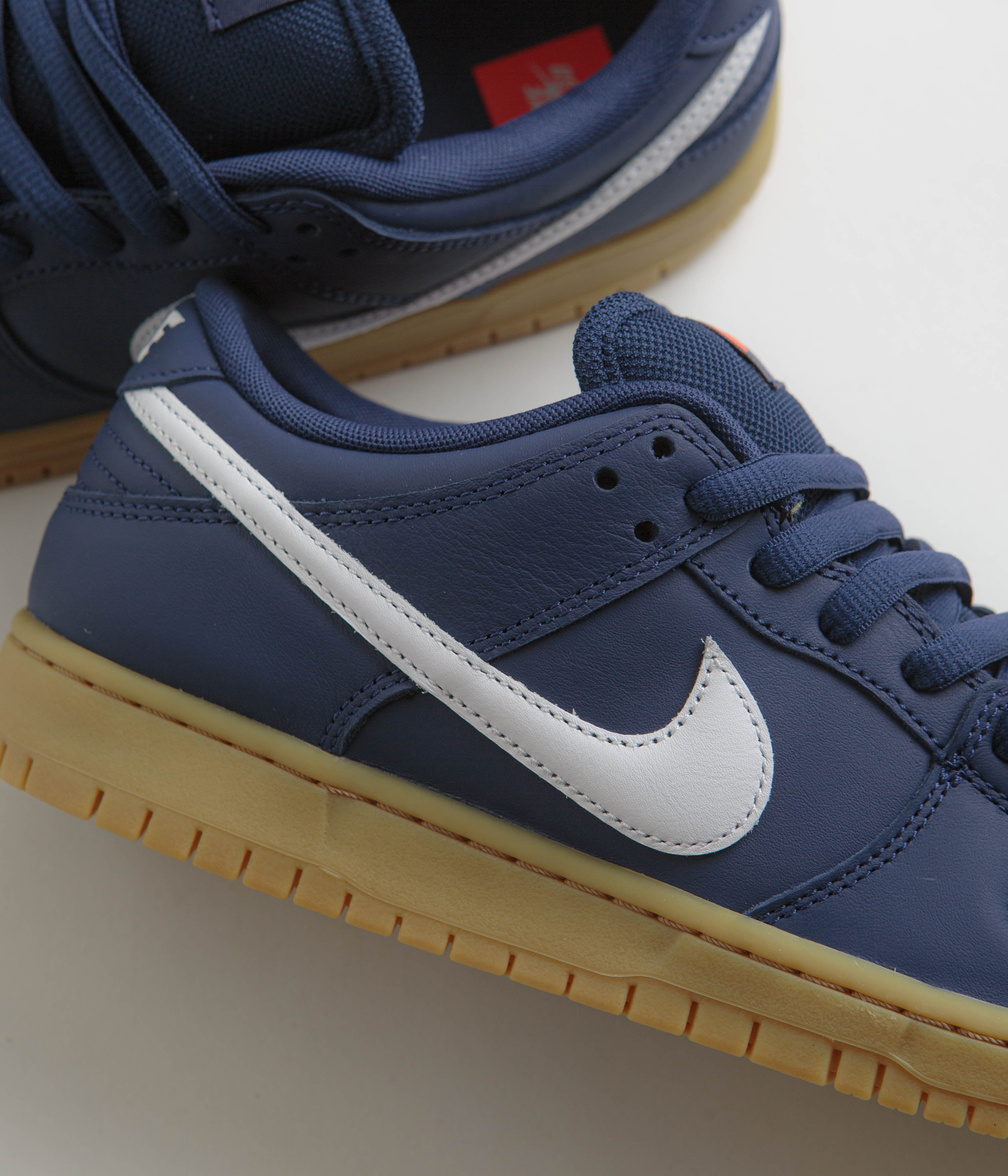 Nike SB Orange Label Dunk Low Pro Shoes - Navy / White - Navy - Gum Light Brown