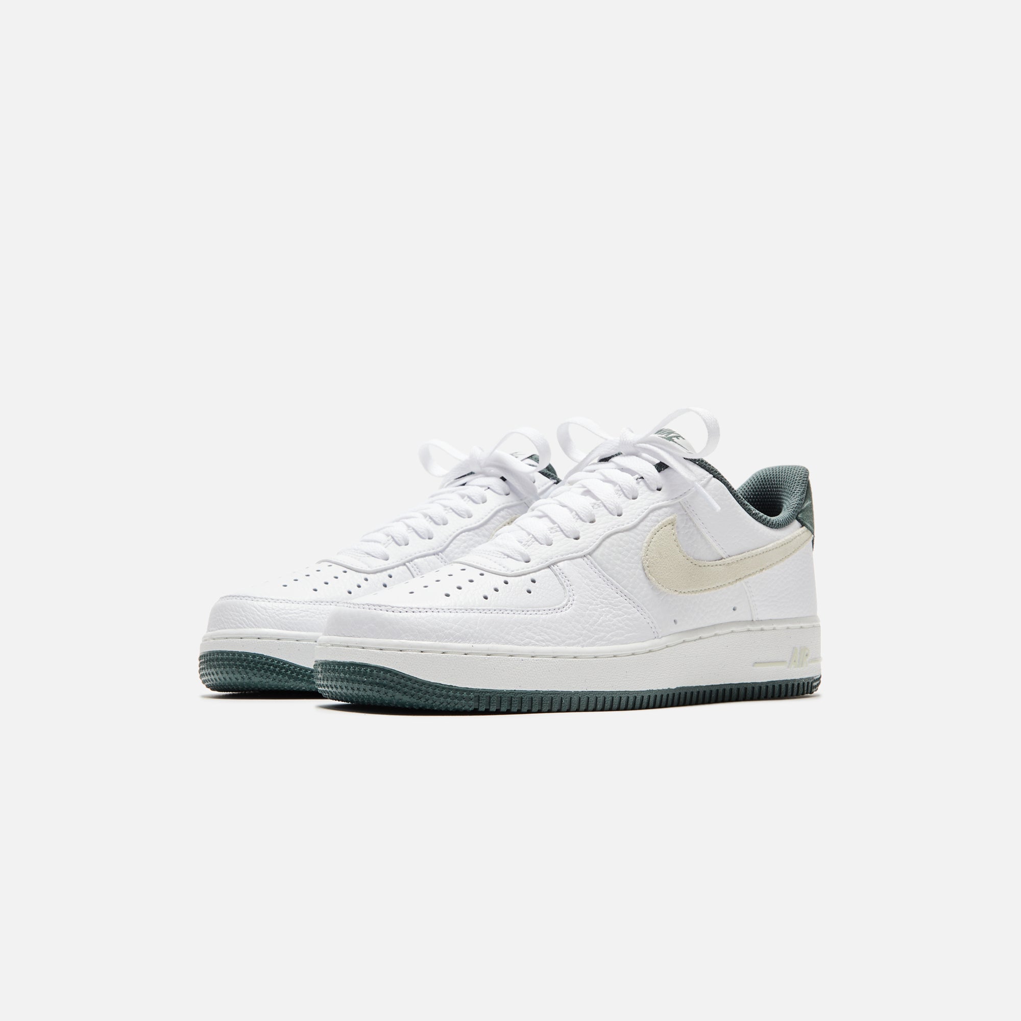 Nike Air Force 1 07 LV8 - White / Sea Glass/ Vintage Green