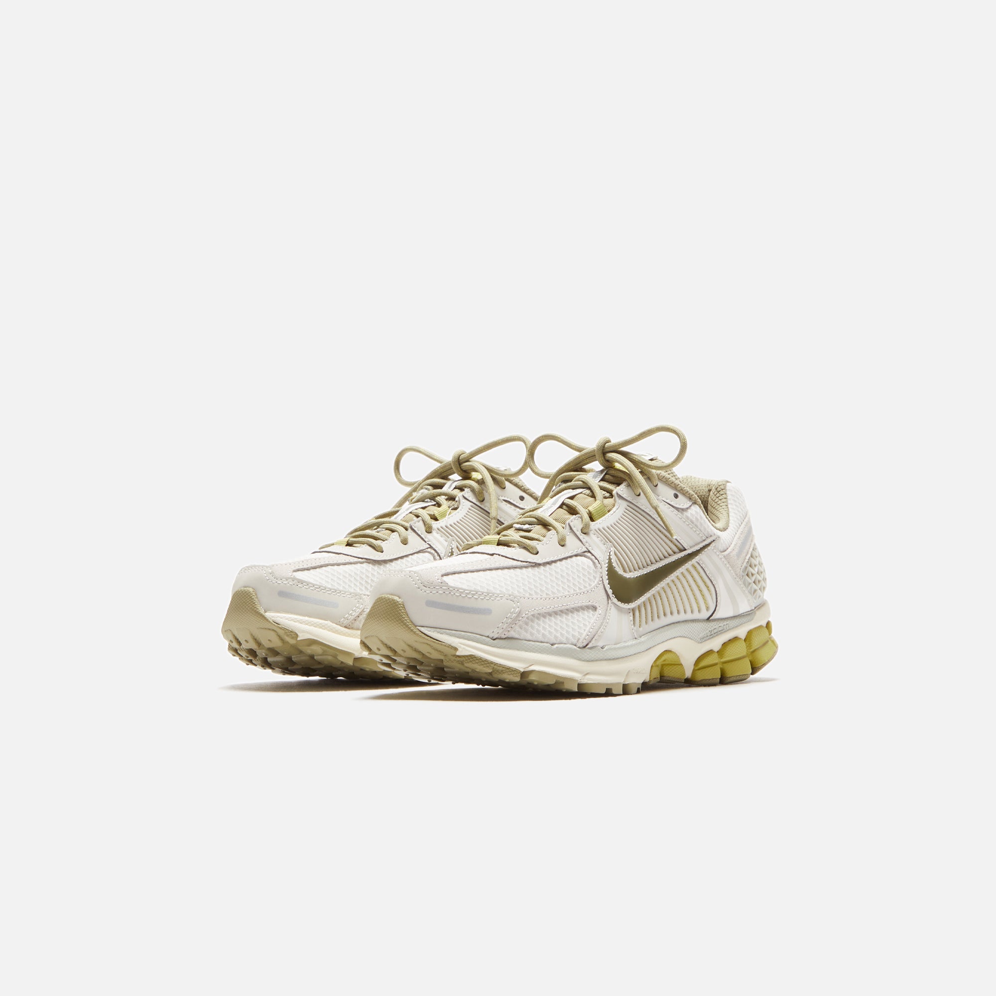 Nike Zoom Vomero 5 - Light Bone / Medium Olive / Neutral Olive