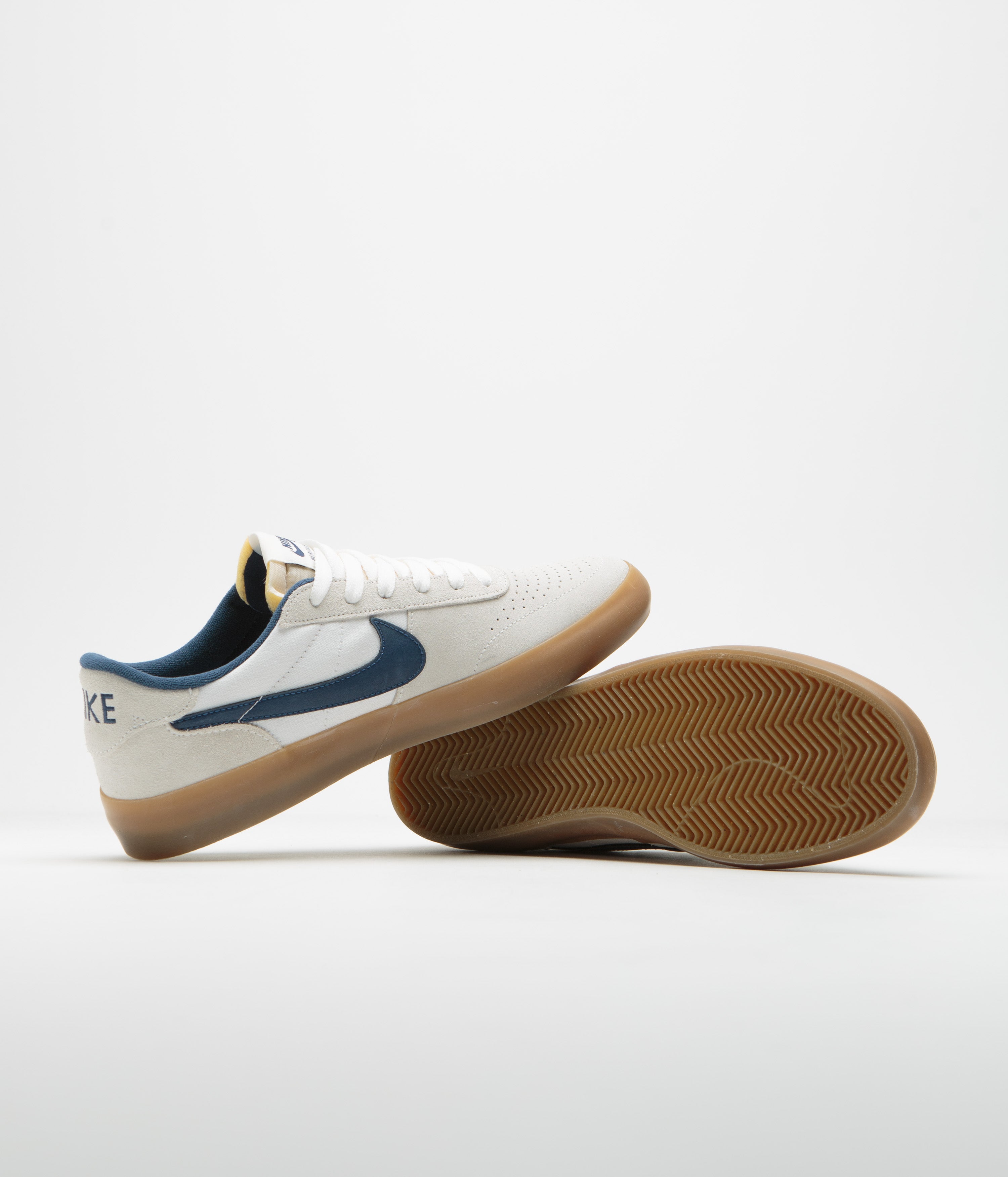 Nike SB Heritage Vulc Shoes - Summit White / Navy - White - Gum Light Brown