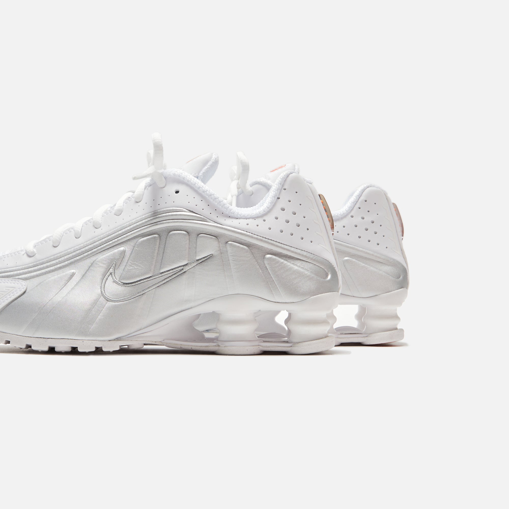 Nike WMNS Shox R4 - White / Metallic Silver / Max Orange / White