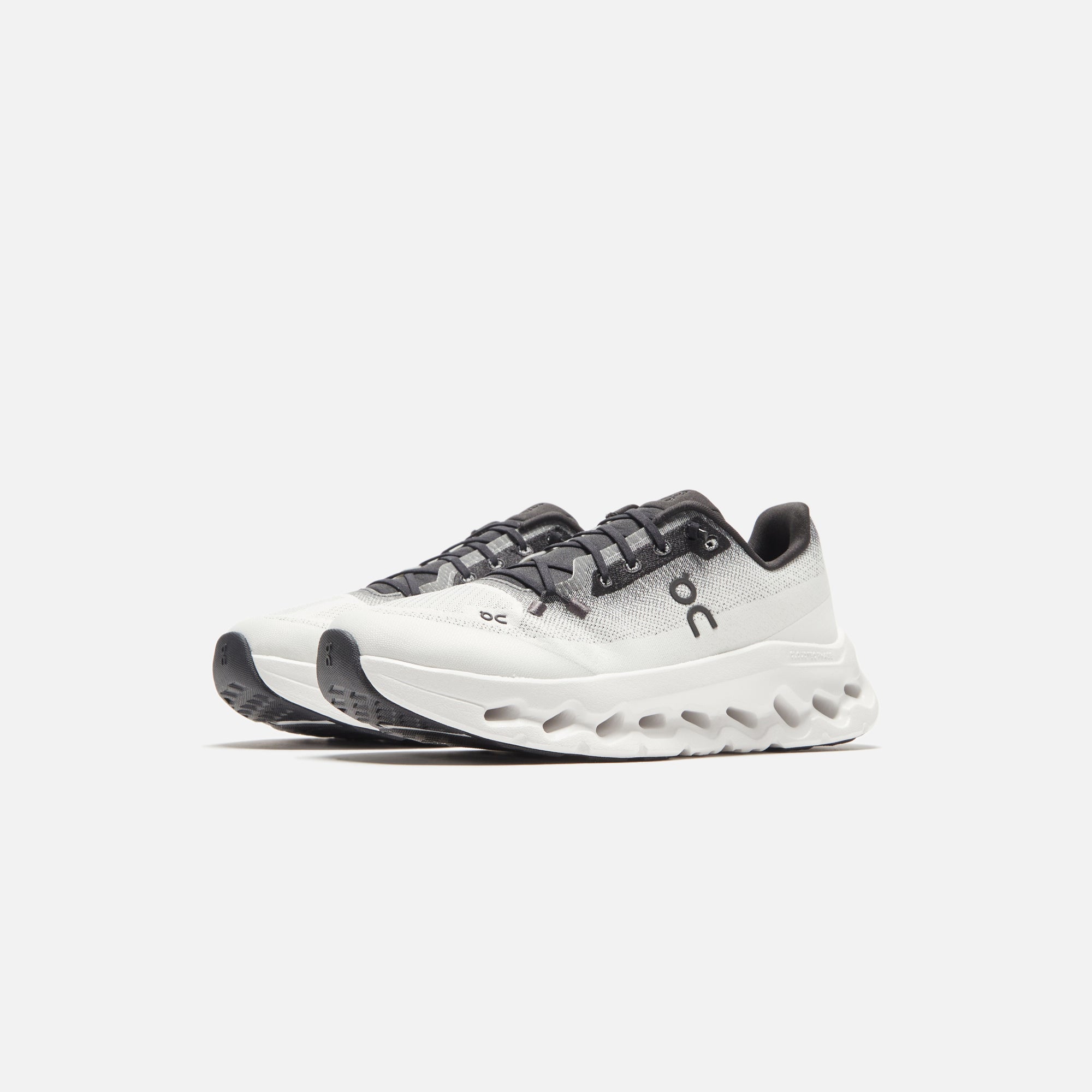 On Running WMNS Cloudtilt - Black / Ivory