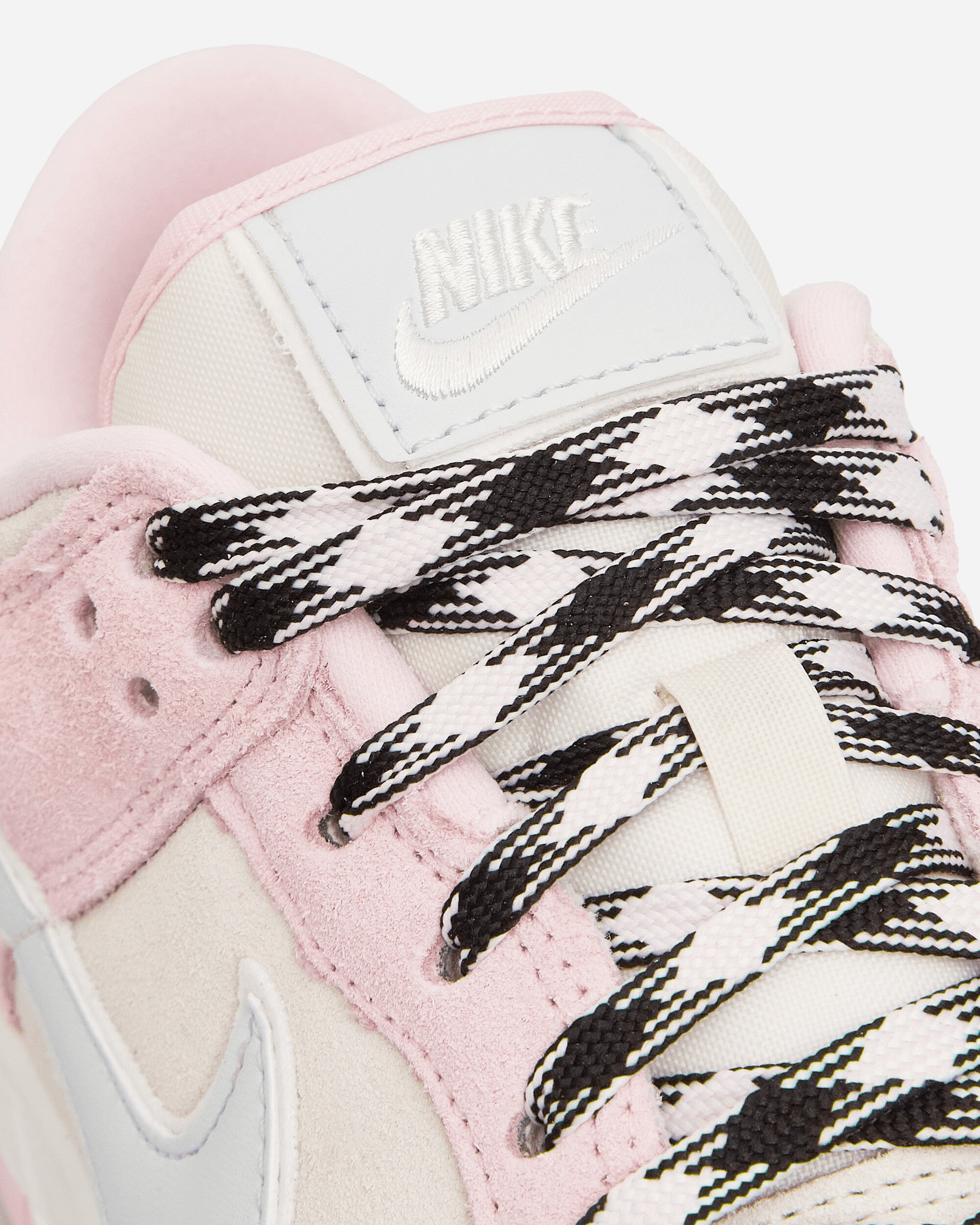 WMNS Dunk Low LX Sneakers Pink Foam