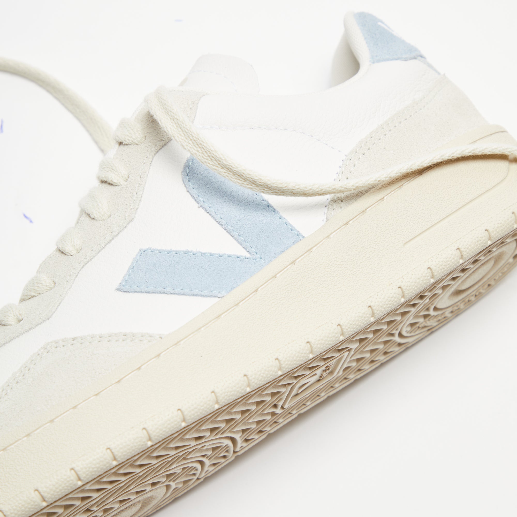 Veja V-90 - Extra White / Steel