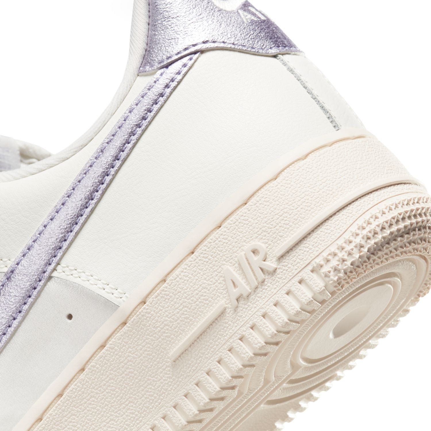 Wmns Air Force 1 '07 Ess 'Metallic Purple'