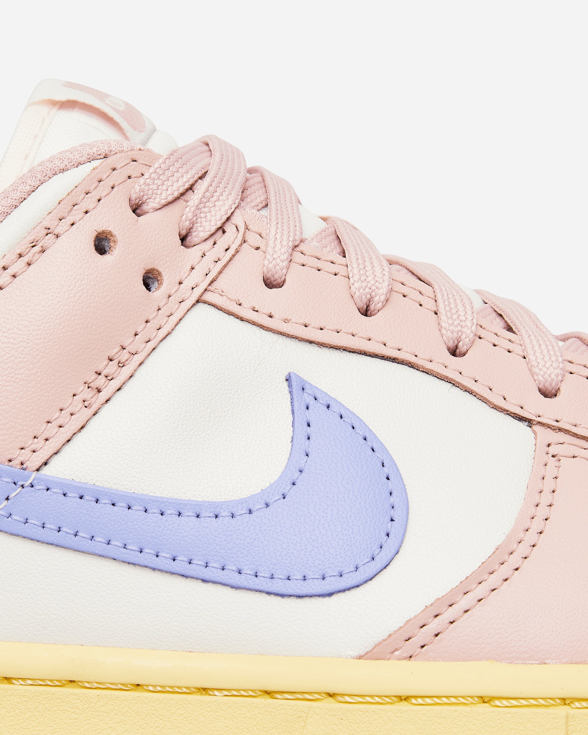 WMNS Dunk Low Sneakers Pink Oxford