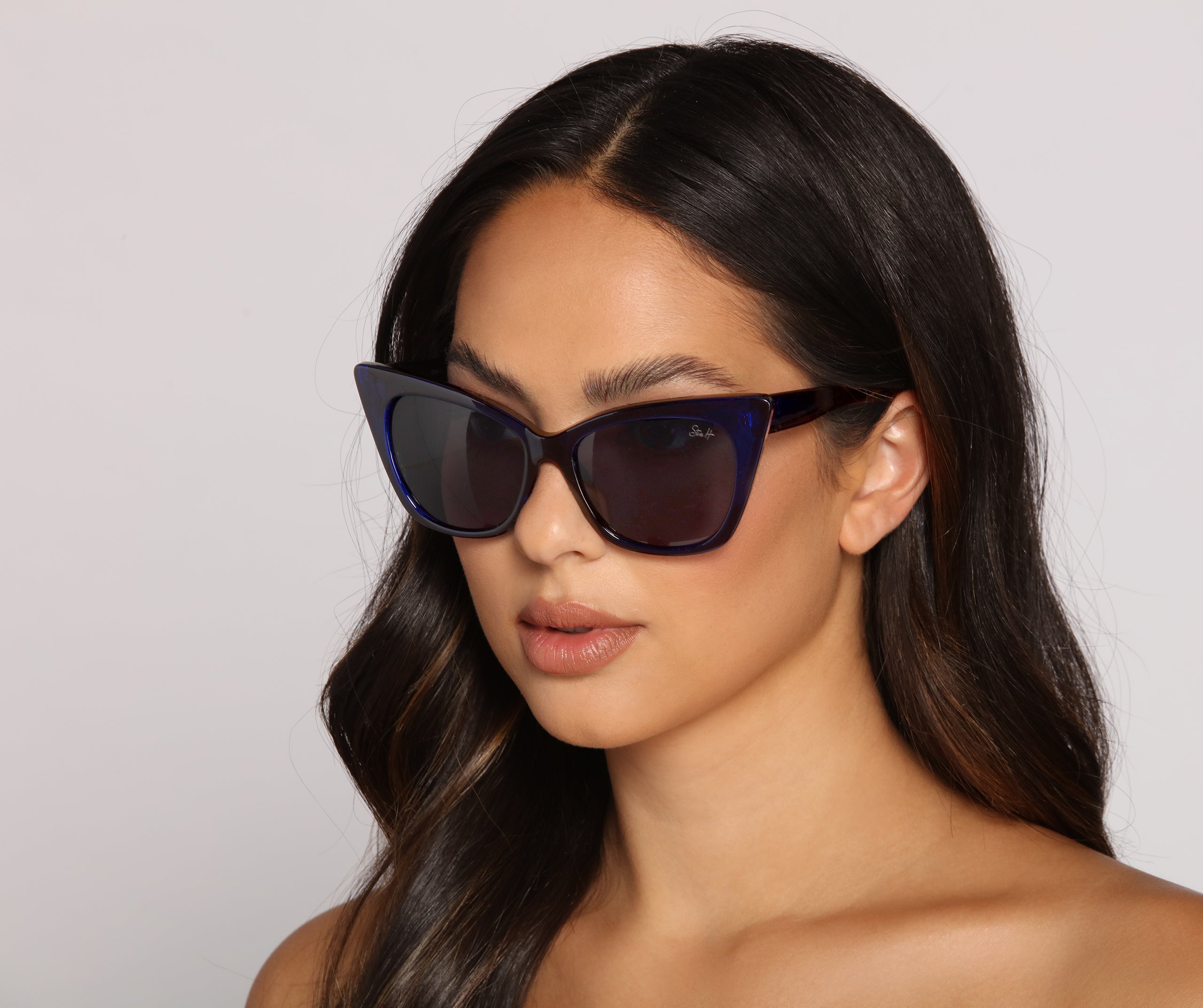 Sleek Style Cat-Eye Sunglasses