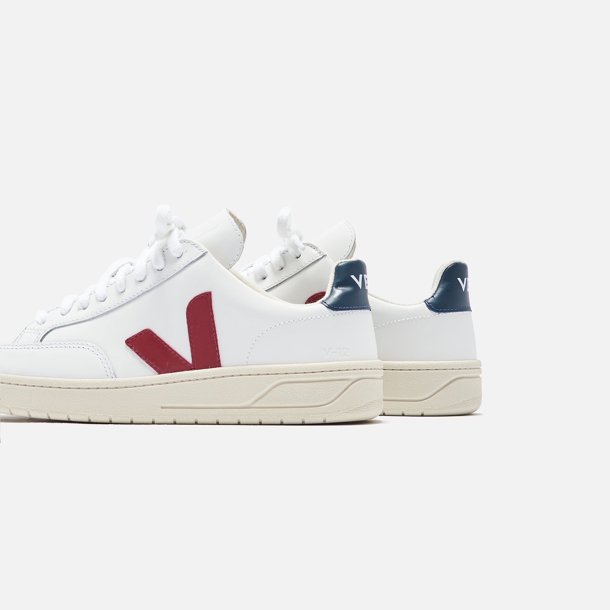 Veja V-12 - Extra White / Marsala / Nautico