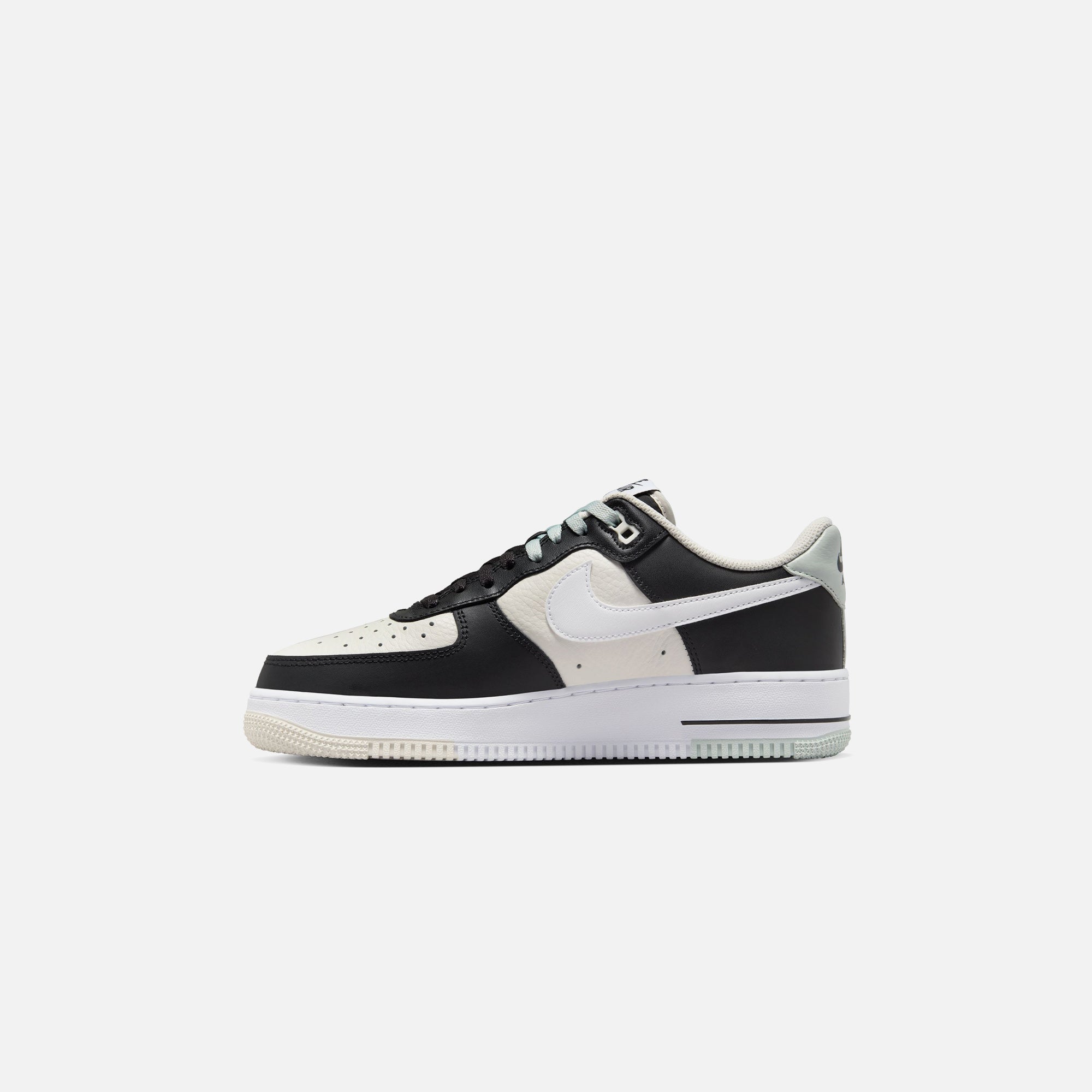 Nike Air Force 1 '07 LV8 - Black / Light Silver / Phantom